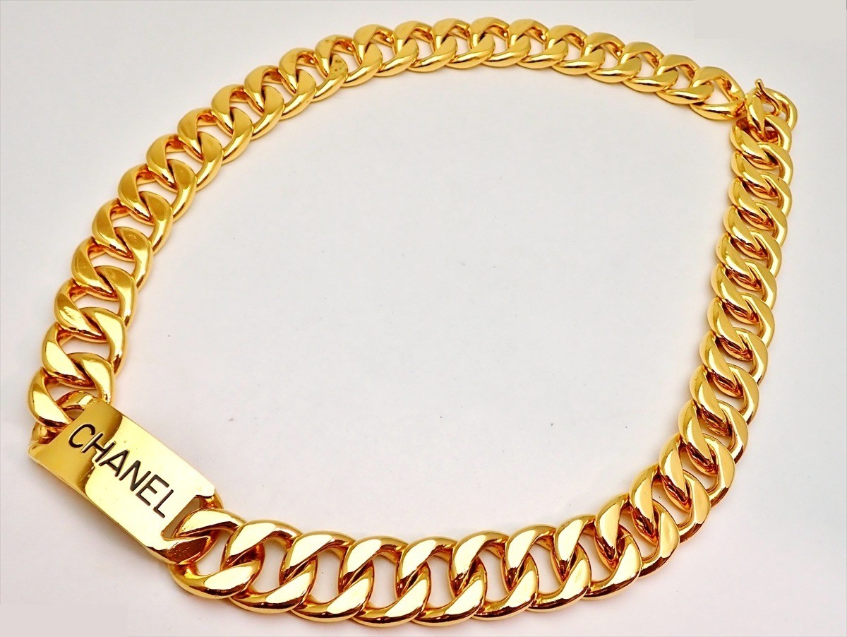 Engraved logo, large chain, with box, chain approximately 75cm long. — view 2