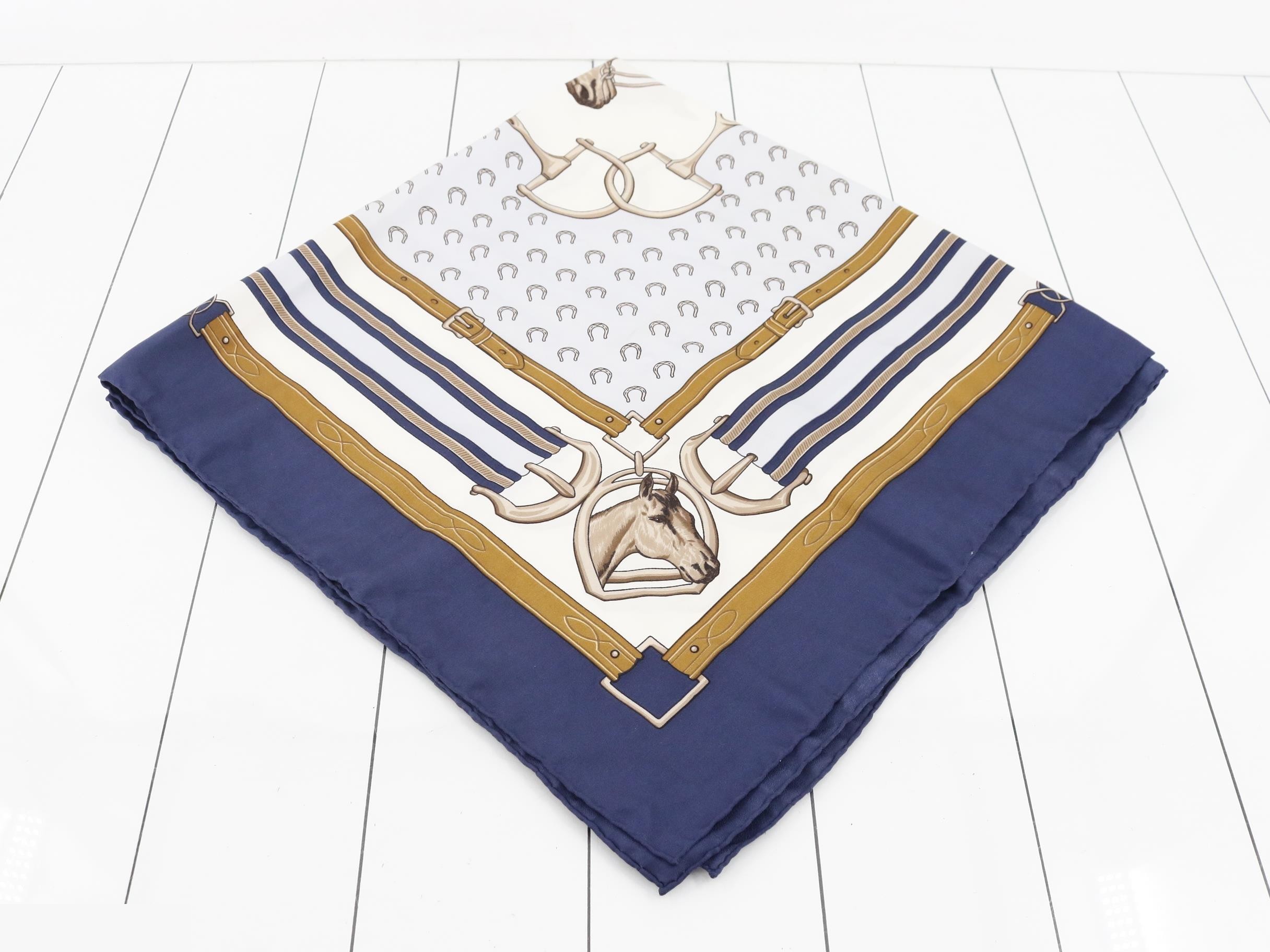 Other lines: Small items, accessories, scarves, blue tones — view 2