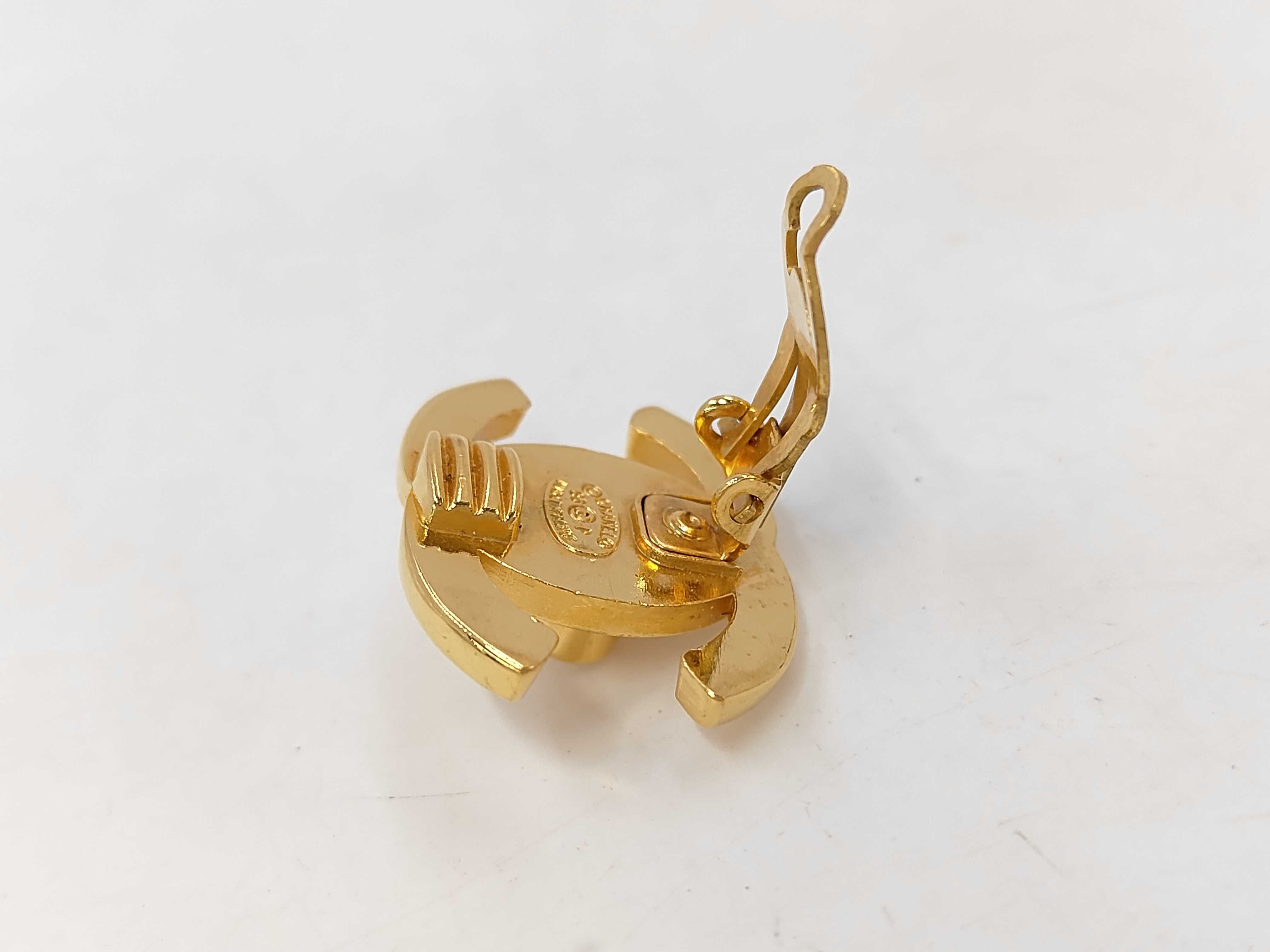 96P Coco Mark Earrings Turnlock GP Earrings — view 3