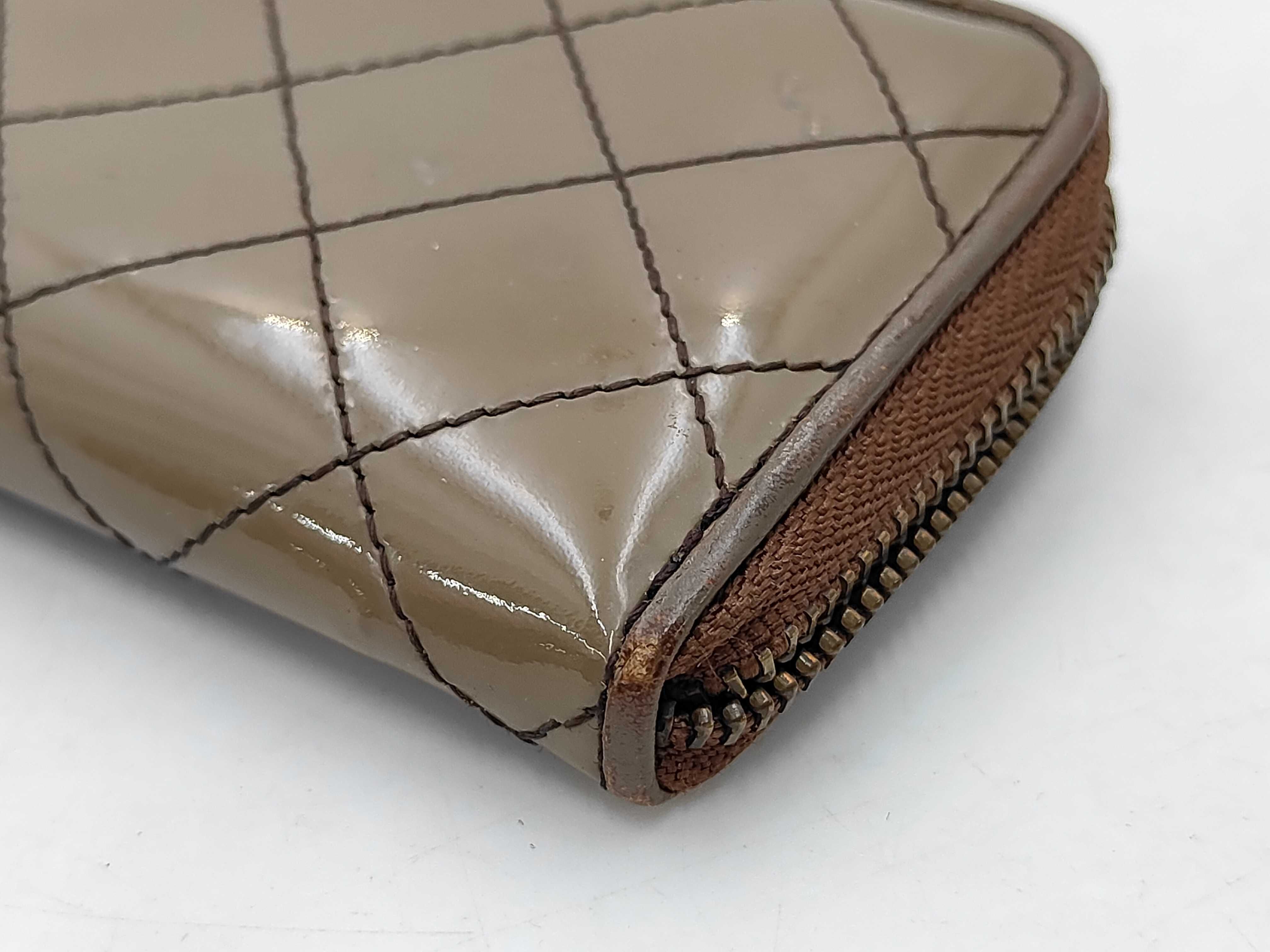 coin case — view 3