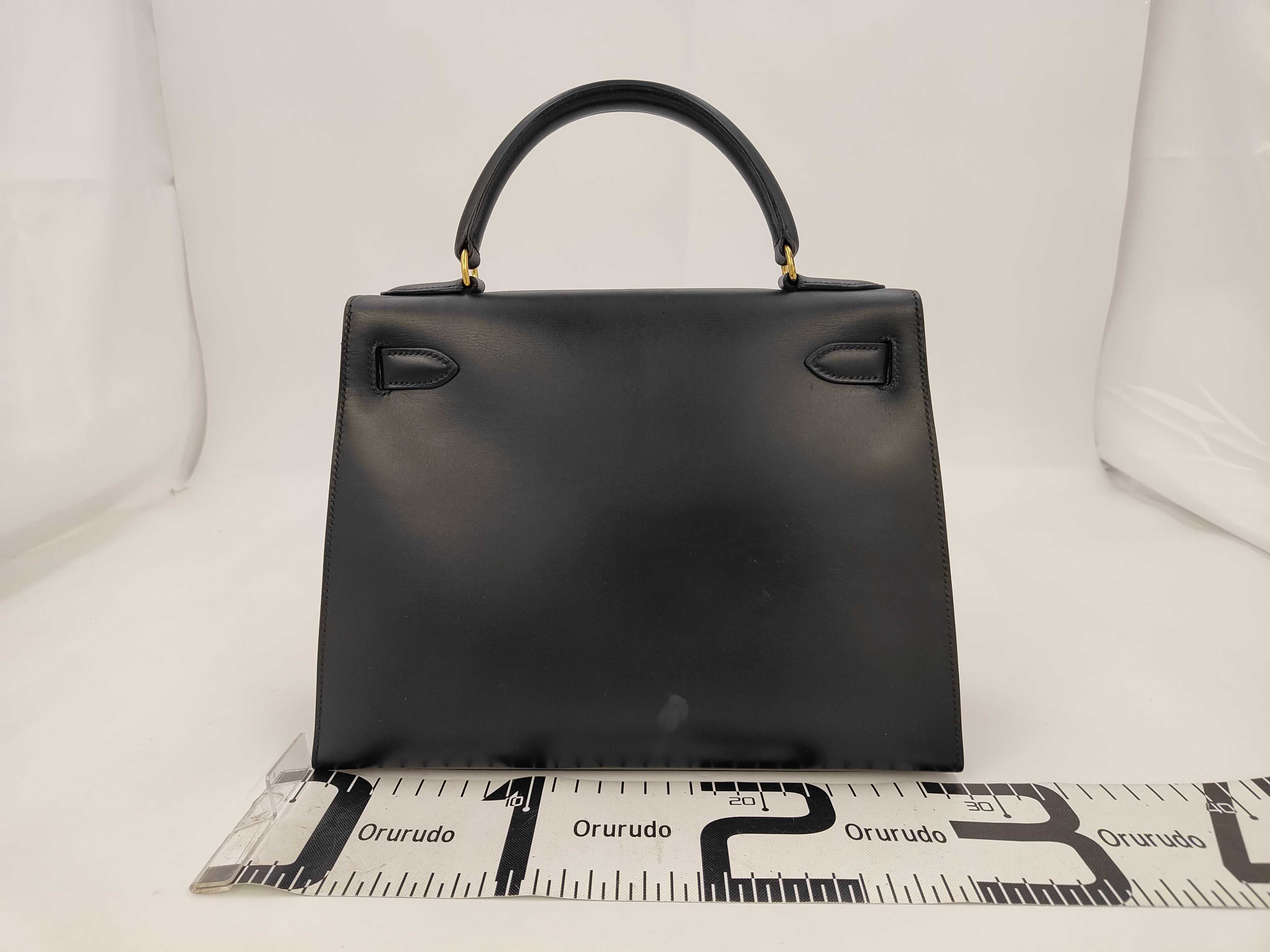 Kelly 28 Sellier Box Calf Black Gold Hardware Shoulder Bag — view 2