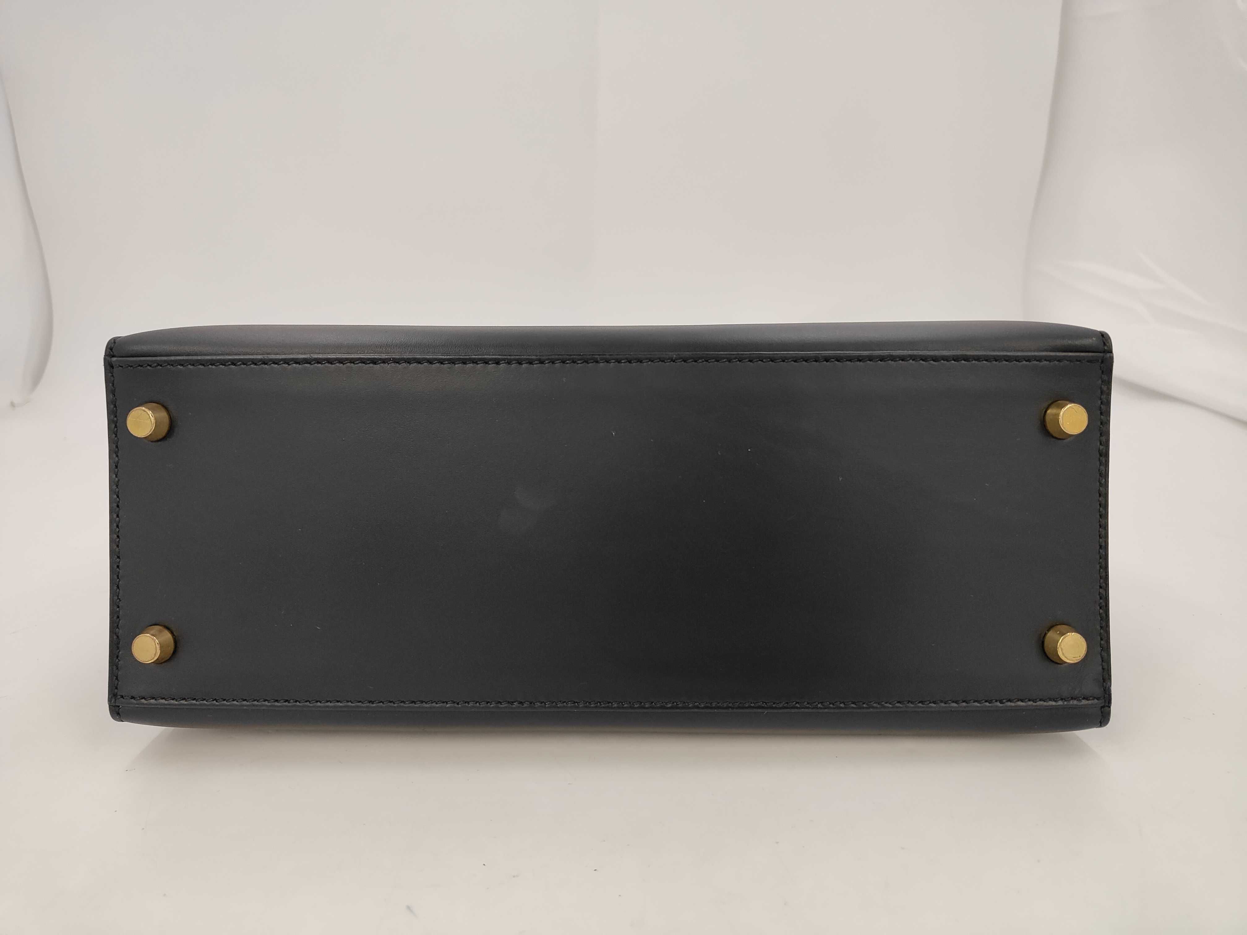 Kelly 28 Sellier Box Calf Black Gold Hardware Shoulder Bag — view 4