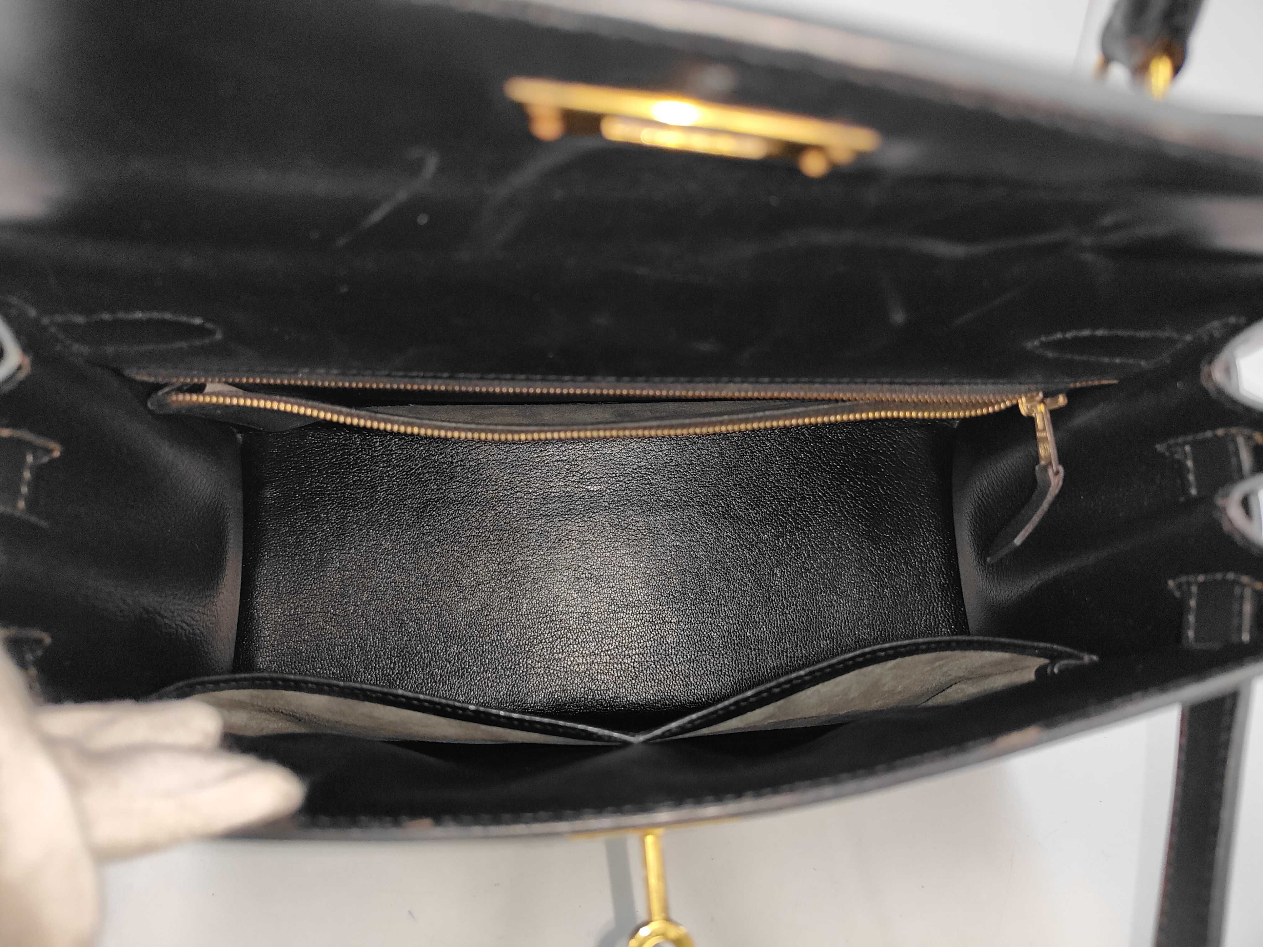Kelly 28 Sellier Box Calf Black Gold Hardware Shoulder Bag — view 9