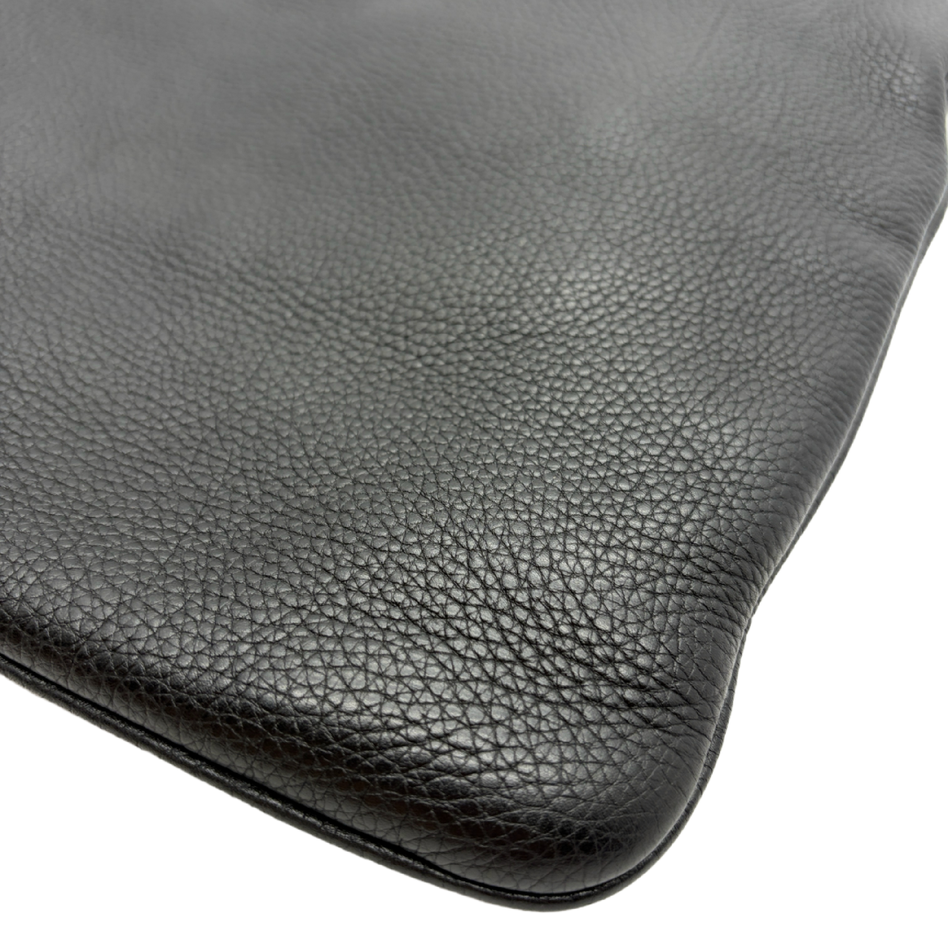 grained leather shoulder bag — view 9