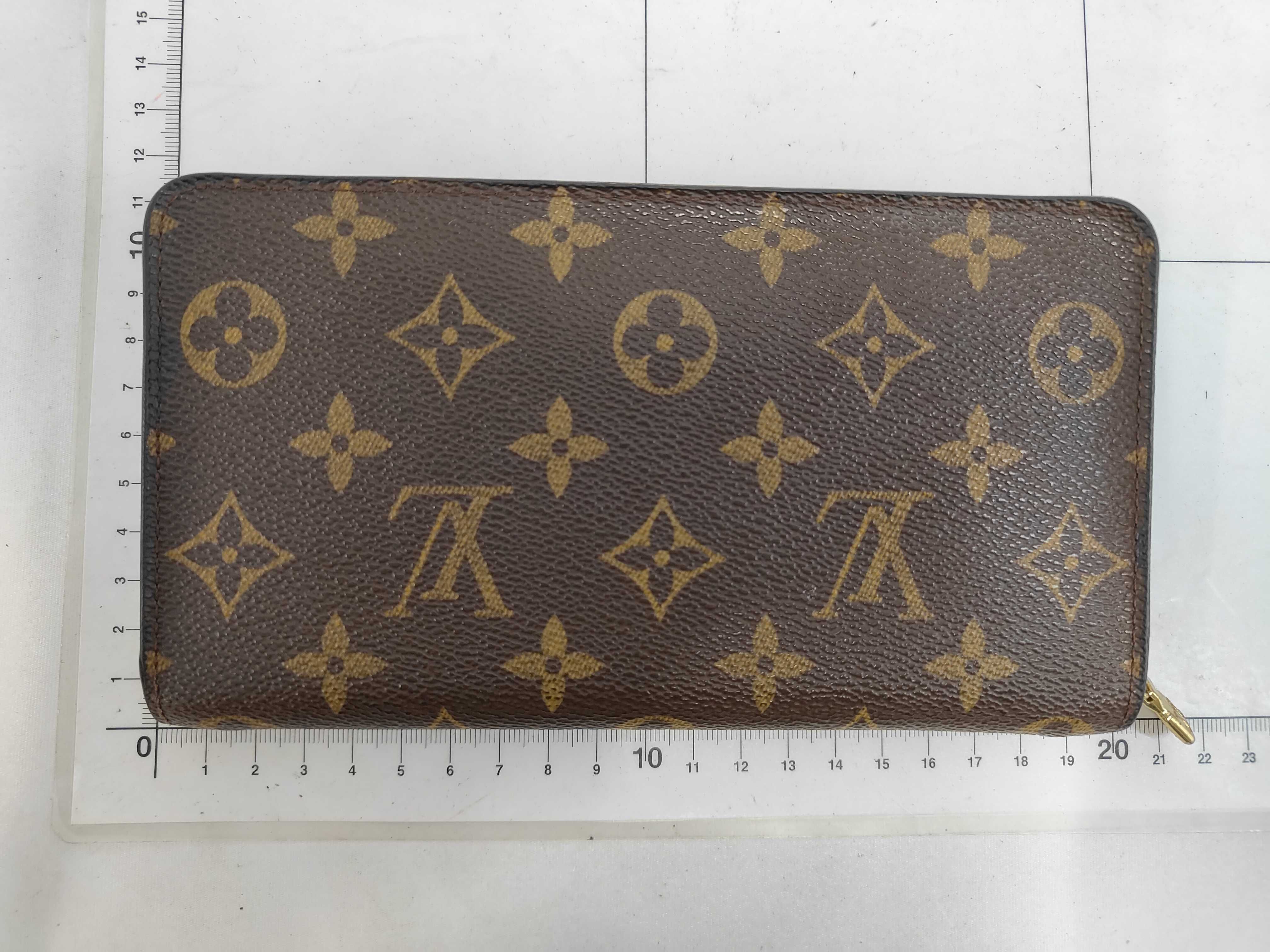 Round Zip Wallet — view 2