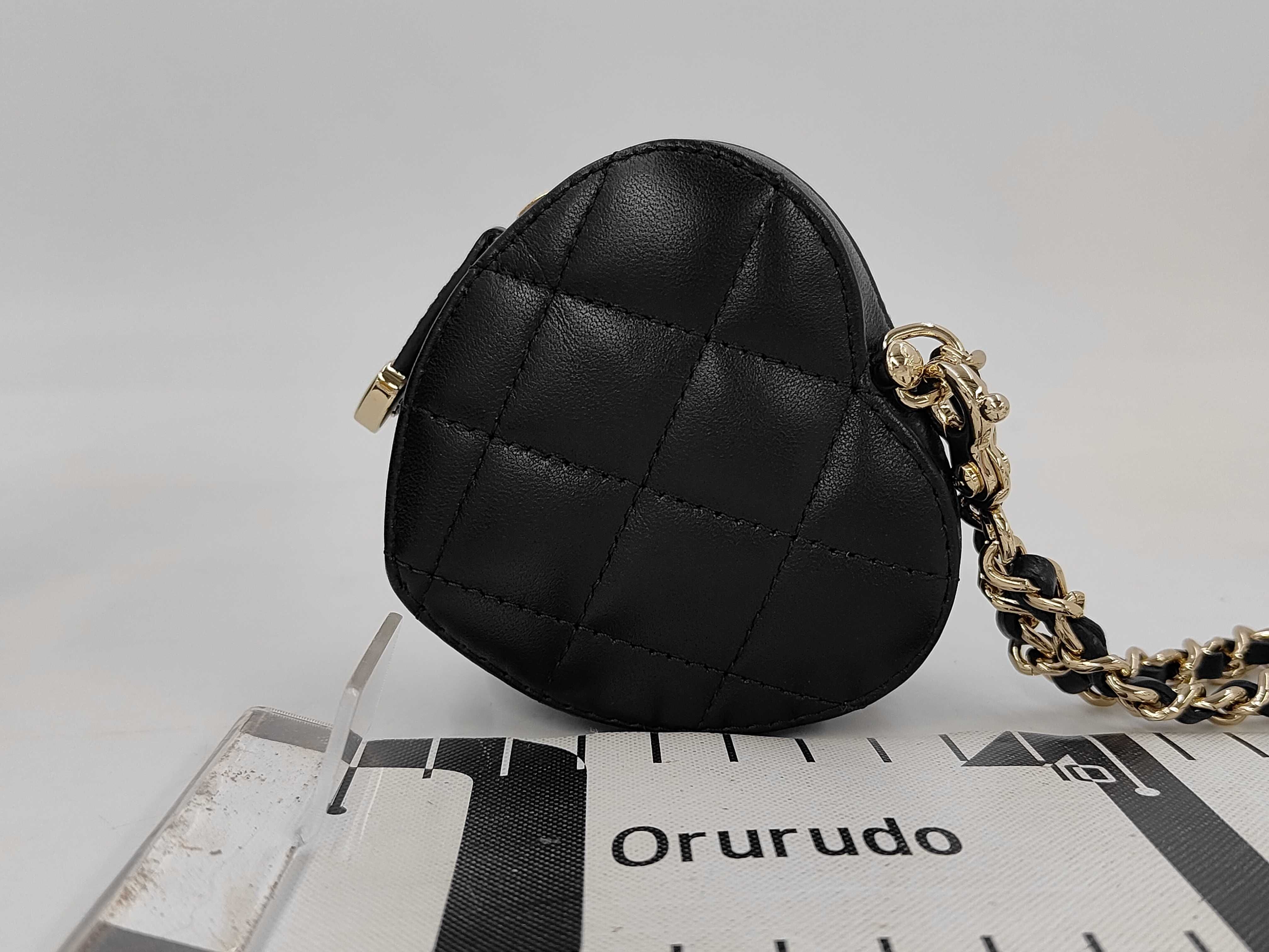Heart Gold Hardware Chain Handbag Black Random Serial Number Handbag — view 2