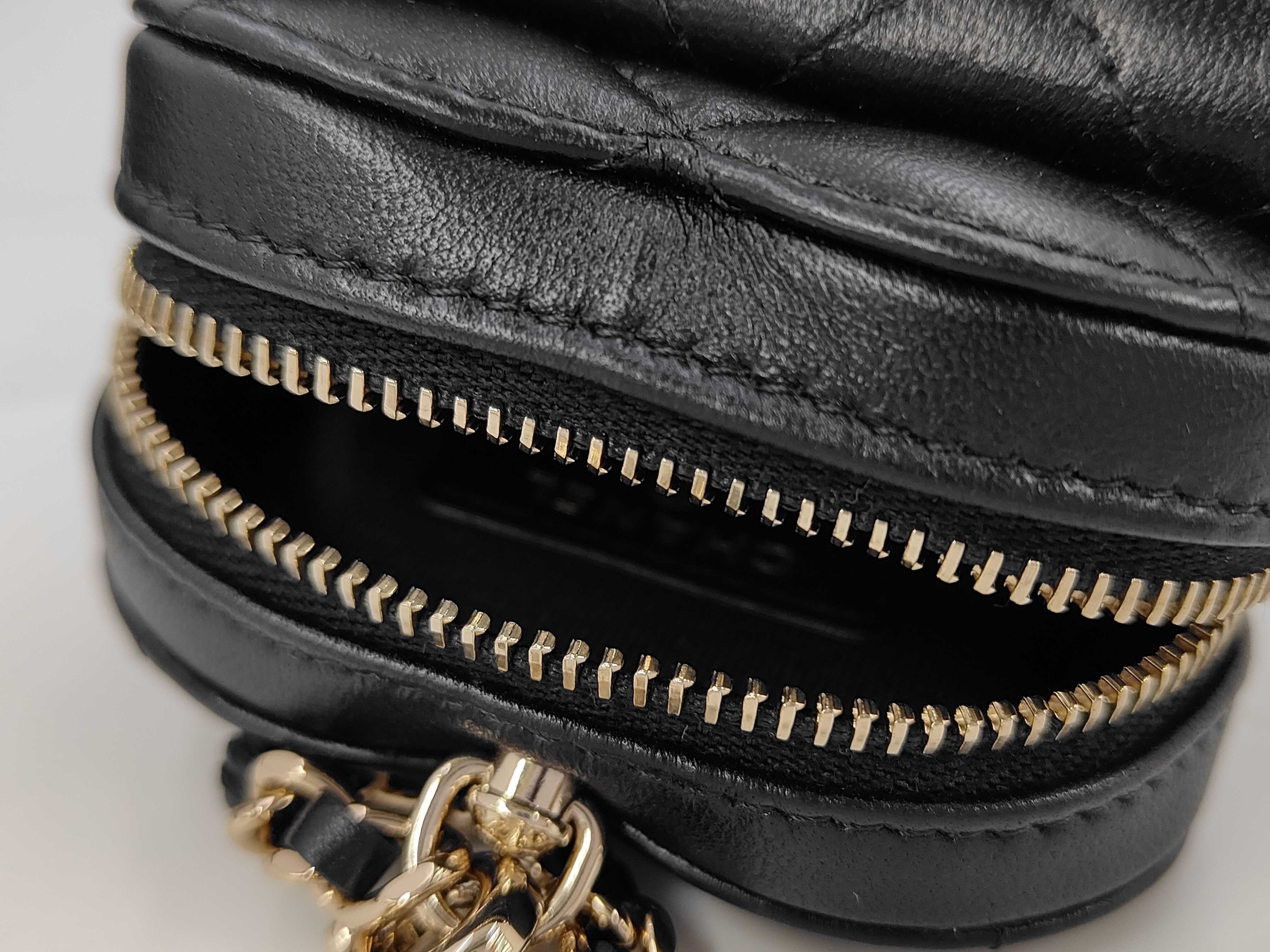Heart Gold Hardware Chain Handbag Black Random Serial Number Handbag — view 11