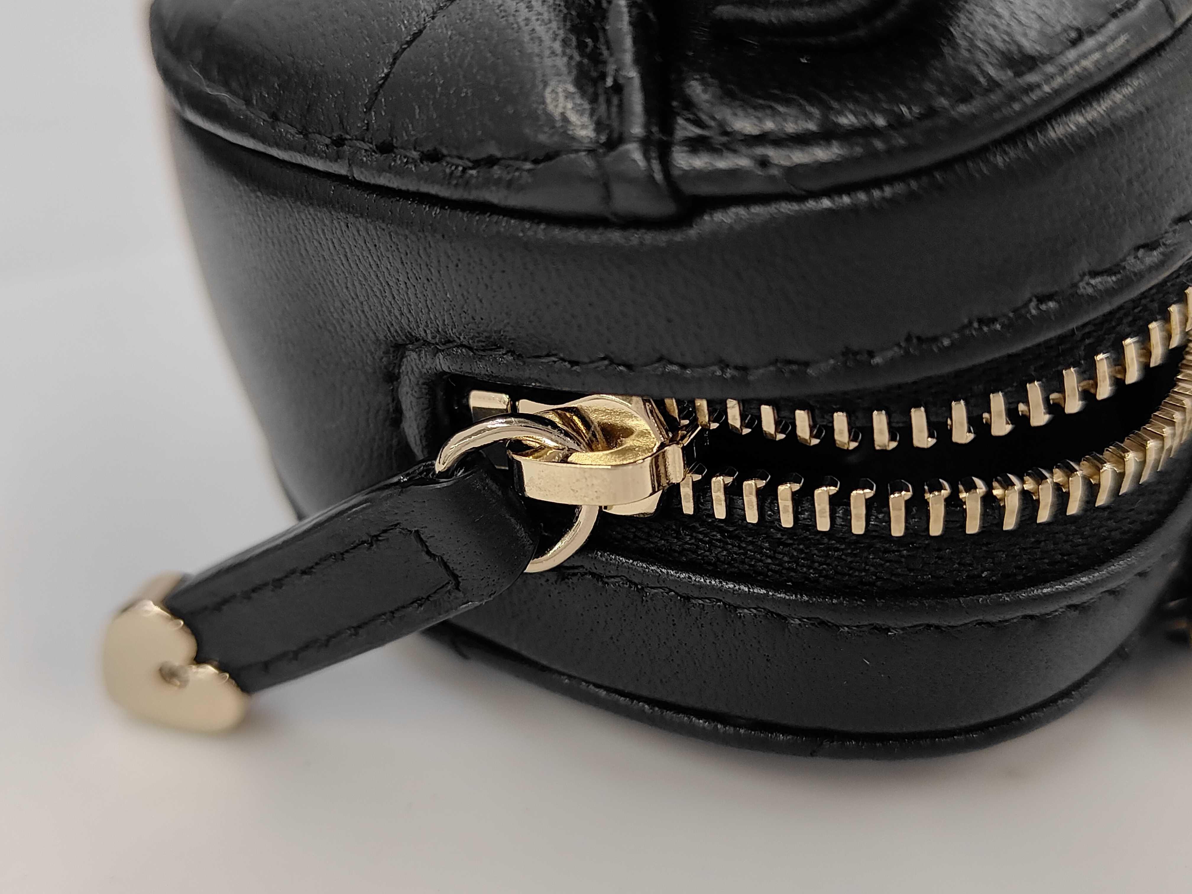 Heart Gold Hardware Chain Handbag Black Random Serial Number Handbag — view 12
