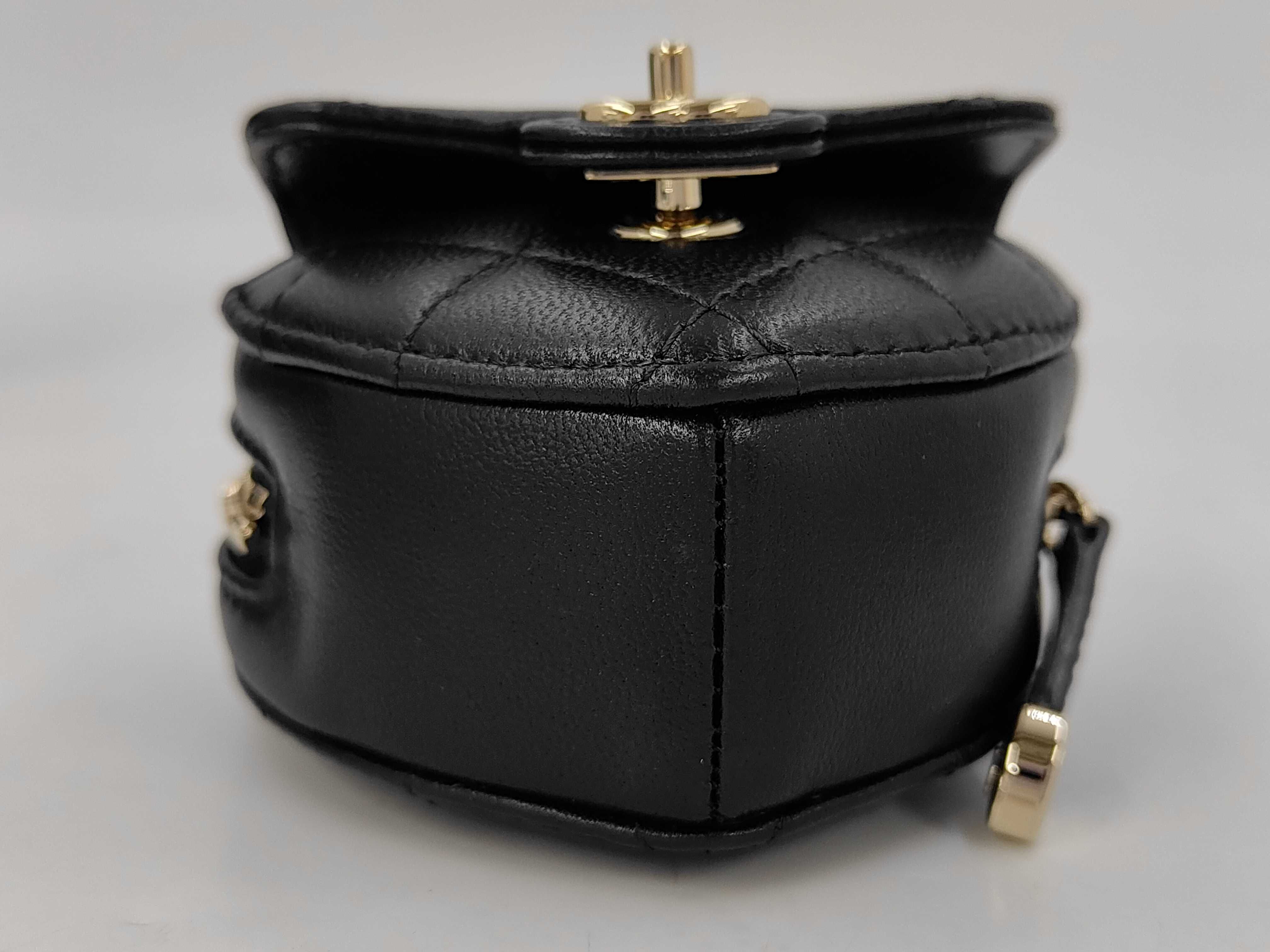 Heart Gold Hardware Chain Handbag Black Random Serial Number Handbag — view 4