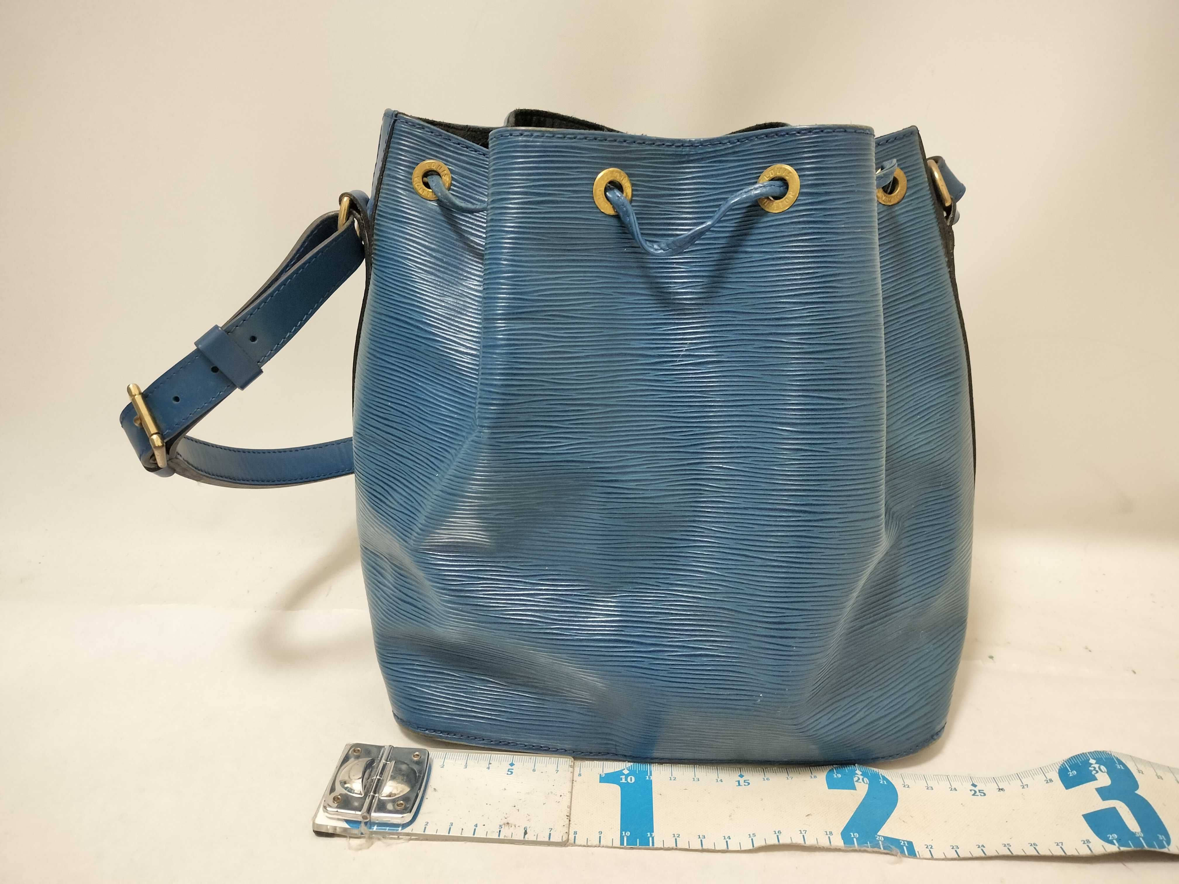 Epi Petit Noé Shoulder Bag — view 2