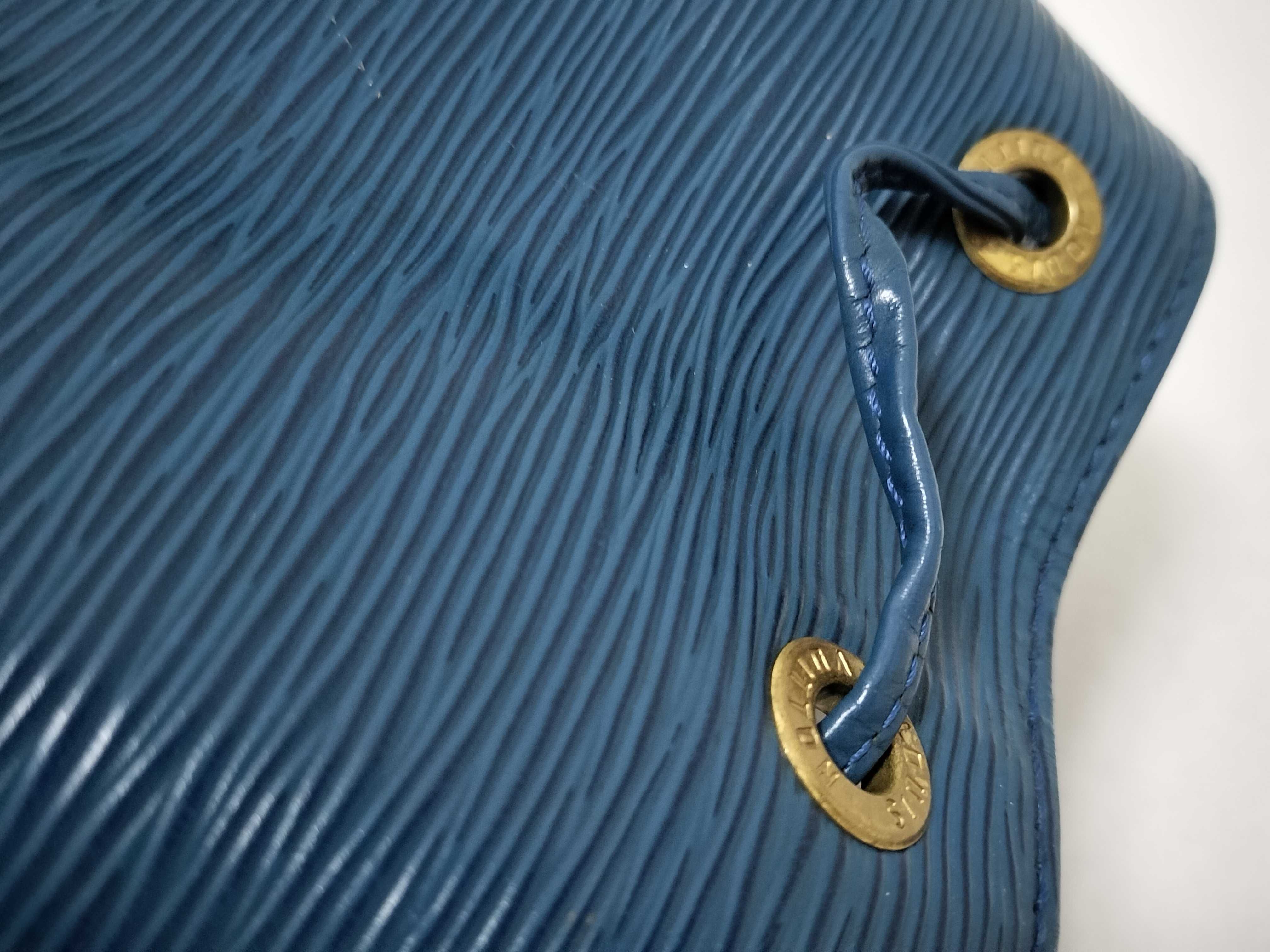 Epi Petit Noé Shoulder Bag — view 11