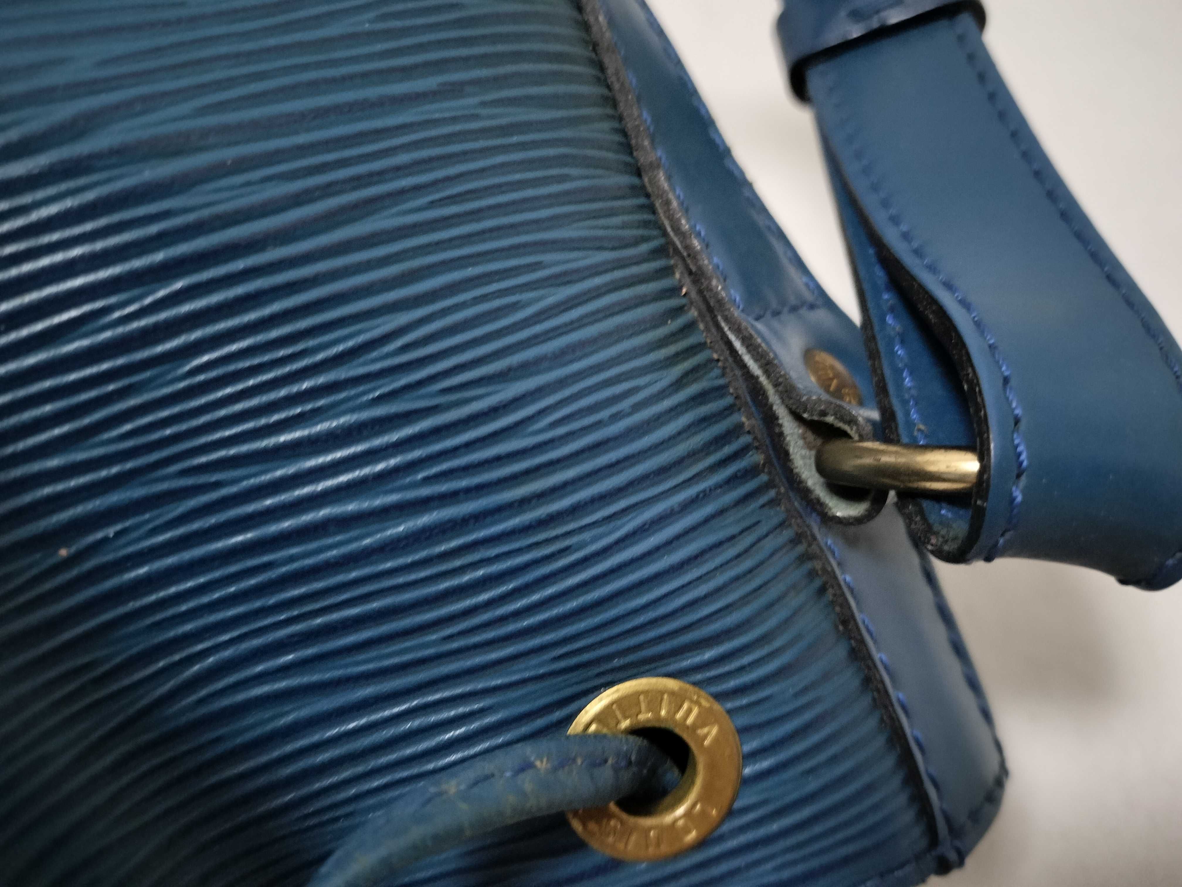 Epi Petit Noé Shoulder Bag — view 12