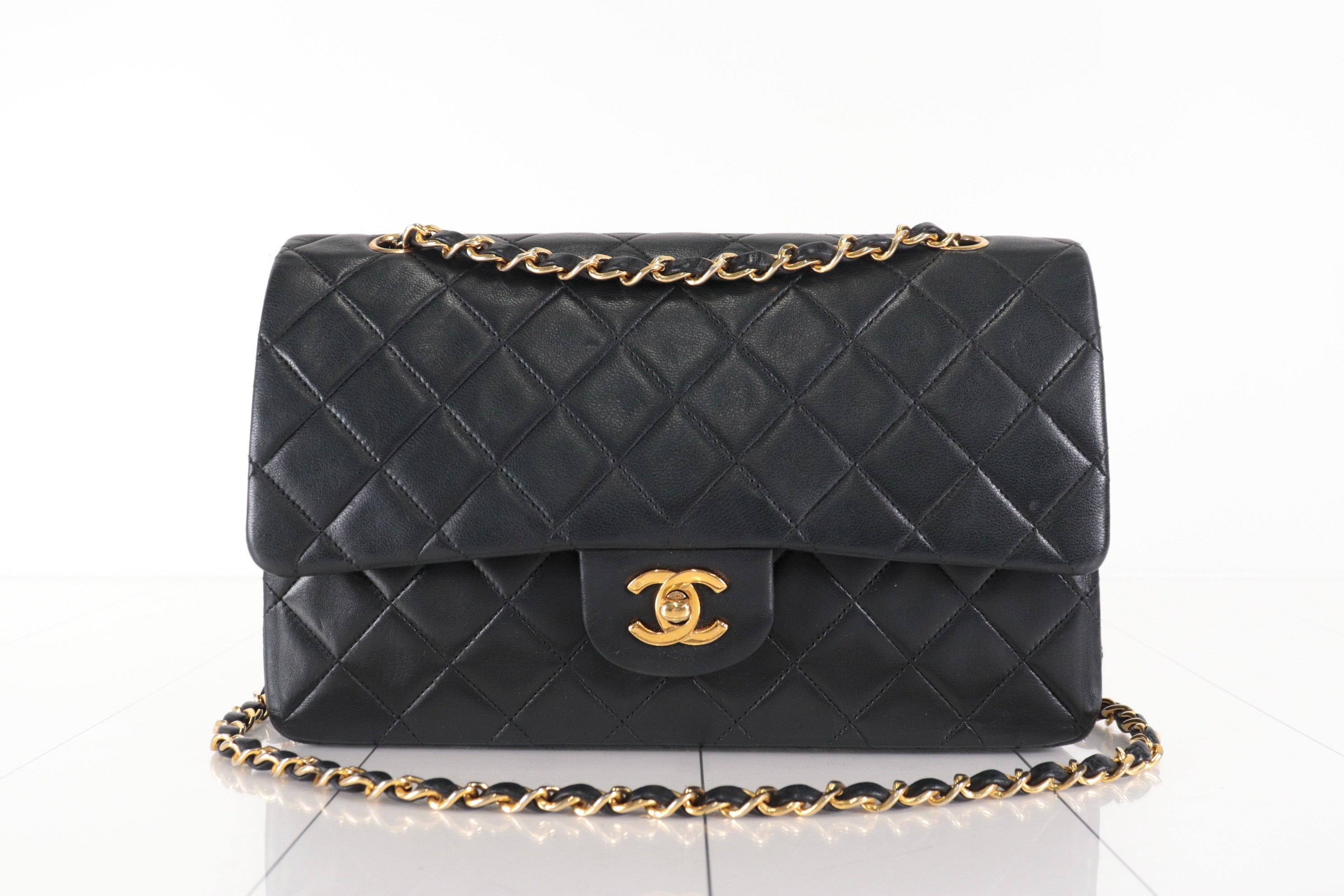Double flap 25 Lambskin Chain Shoulder Bag, Series 0 — view 2