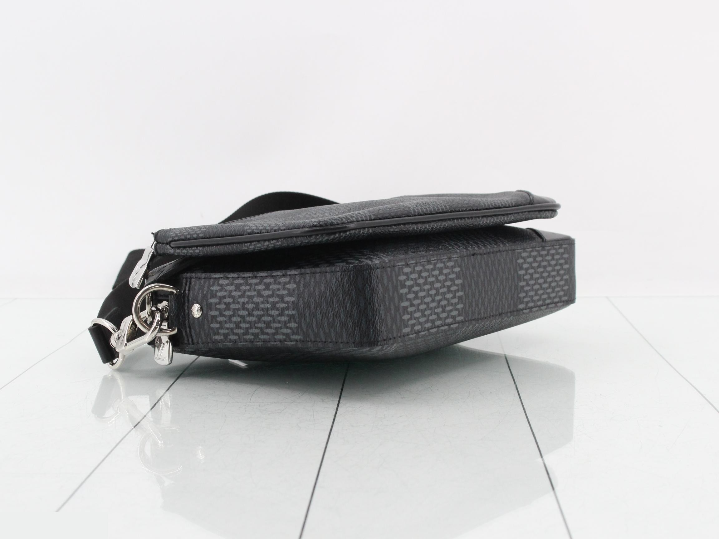 Damier Graphite 3D Trio Messenger Shoulder Bag with Case — view 5