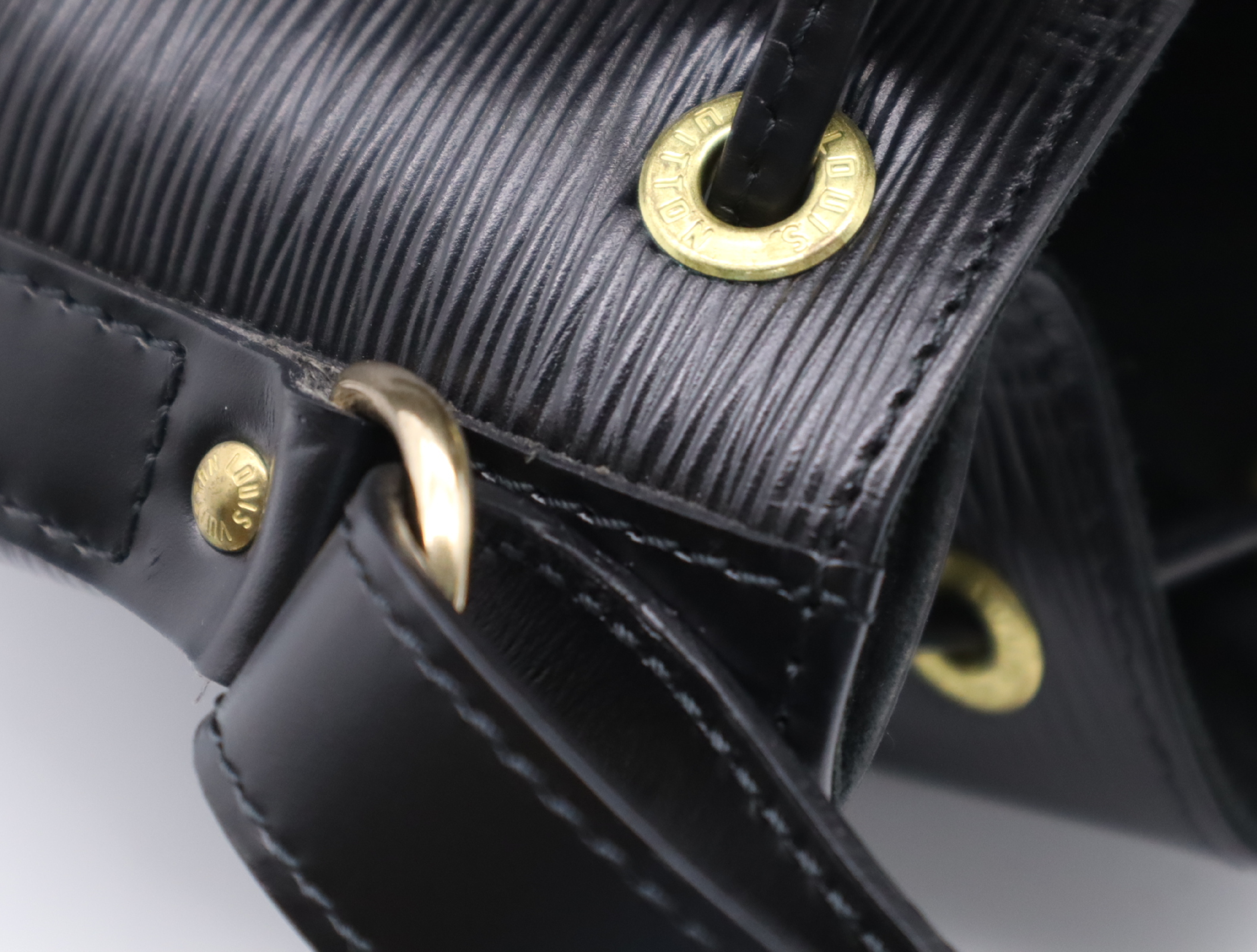 M44102 Epi Petit Noe Noir Shoulder Bag — view 8