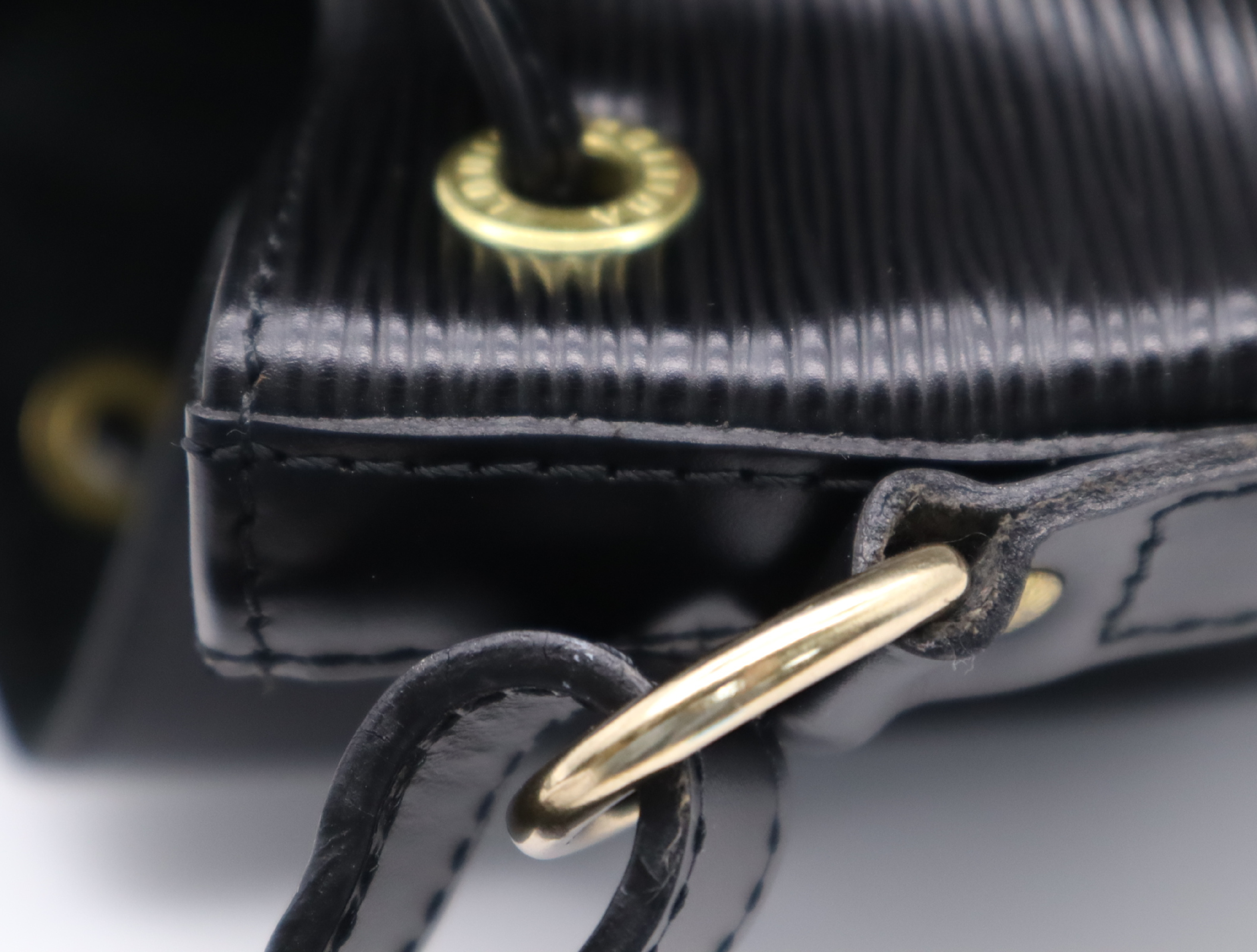 M44102 Epi Petit Noe Noir Shoulder Bag — view 9