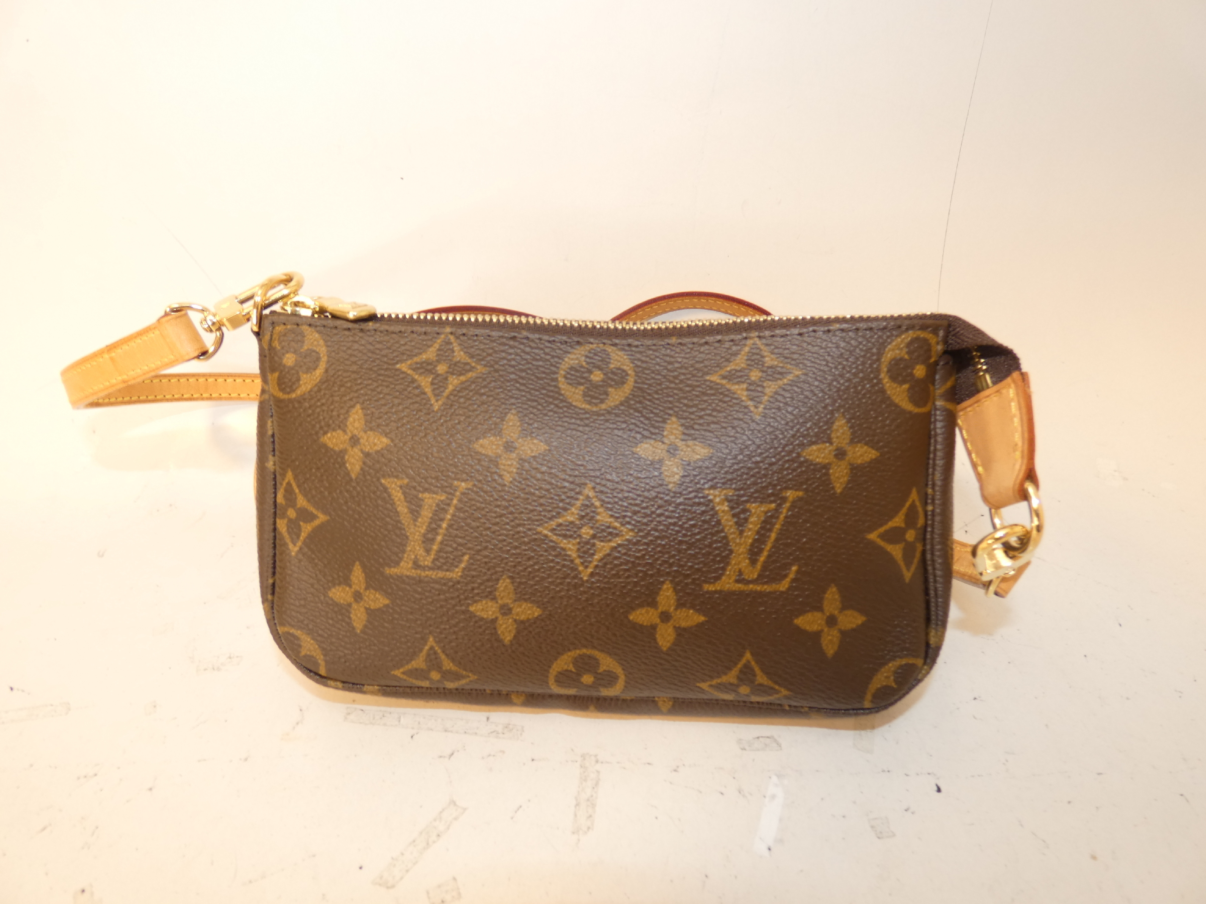Accessoires Monogram Shoulder Pouch — view 2