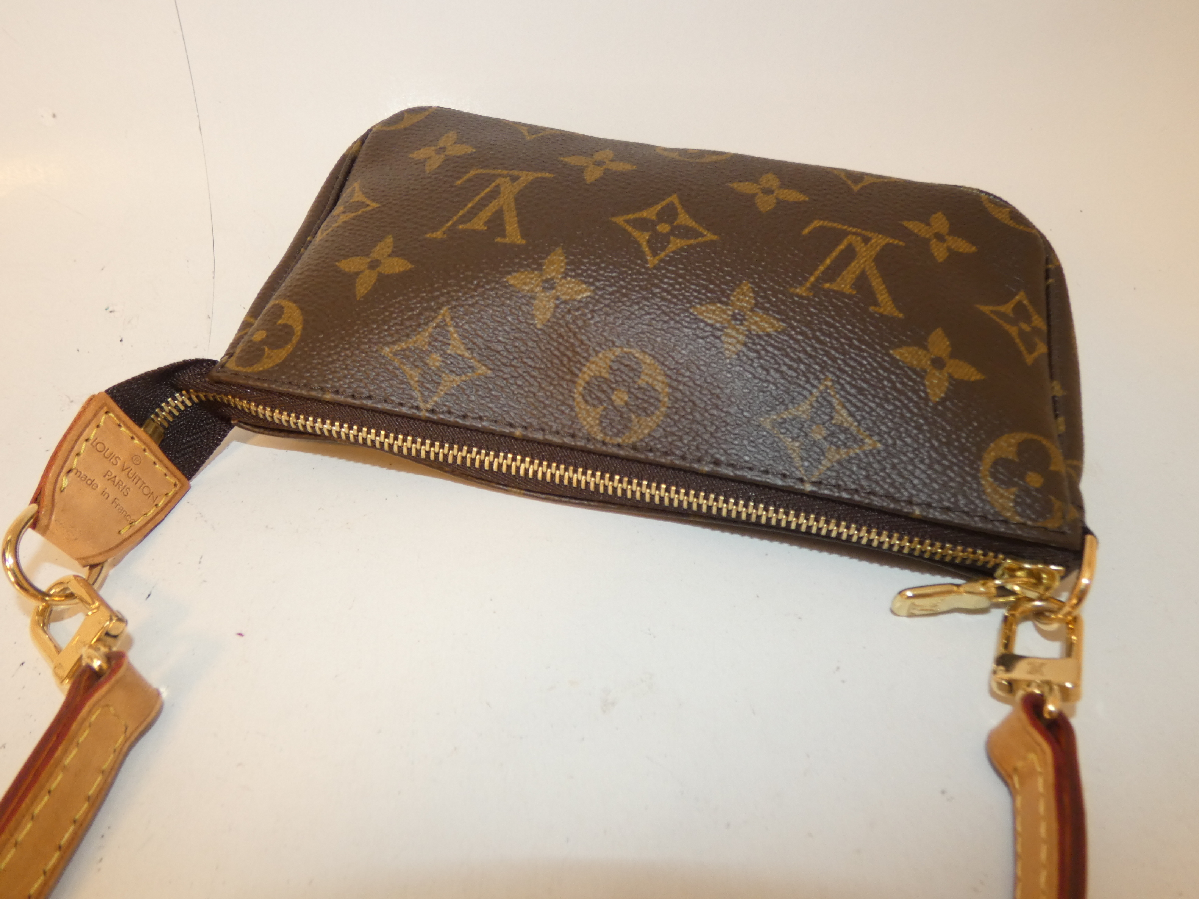 Accessoires Monogram Shoulder Pouch — view 3