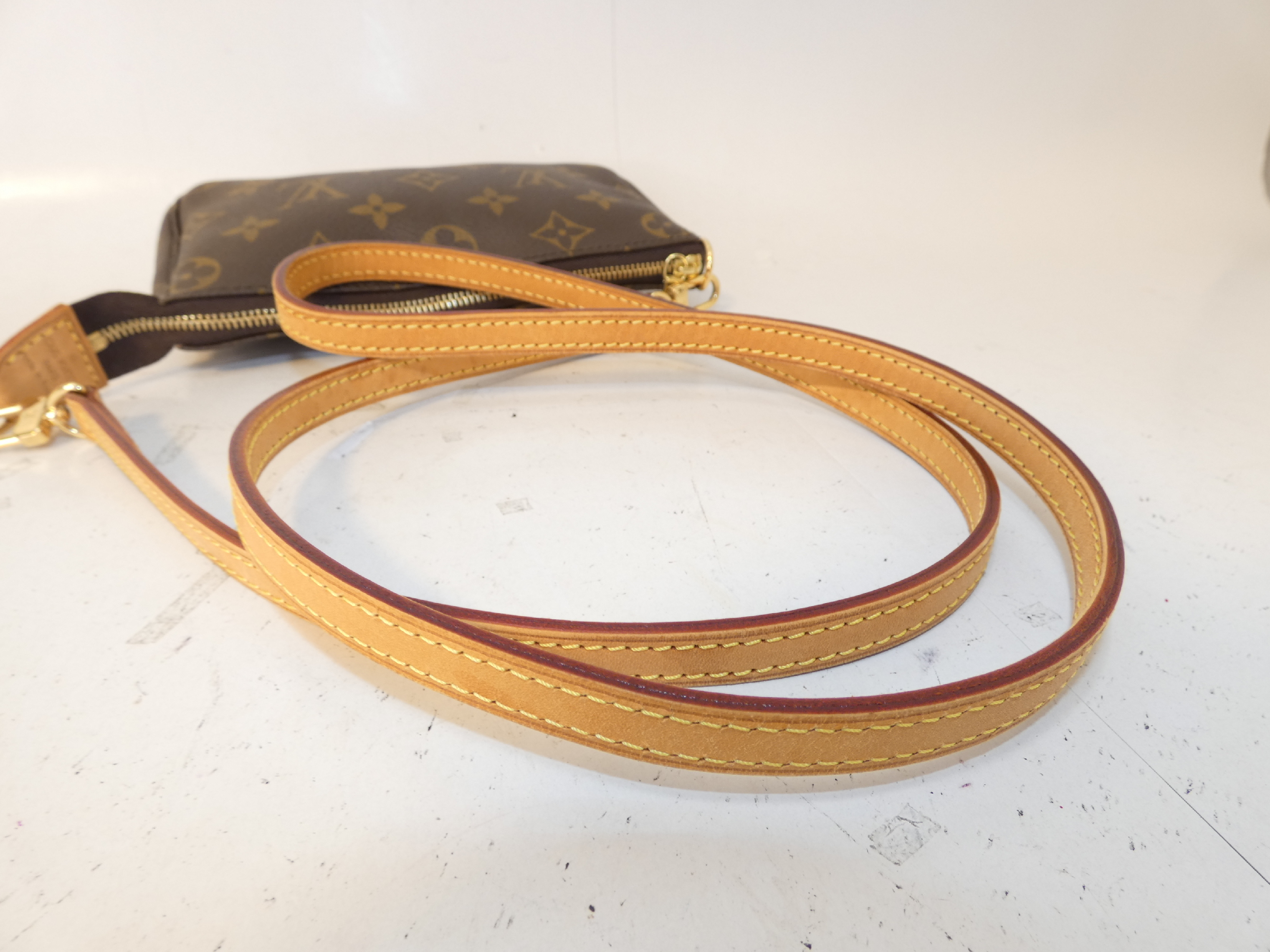 Accessoires Monogram Shoulder Pouch — view 5