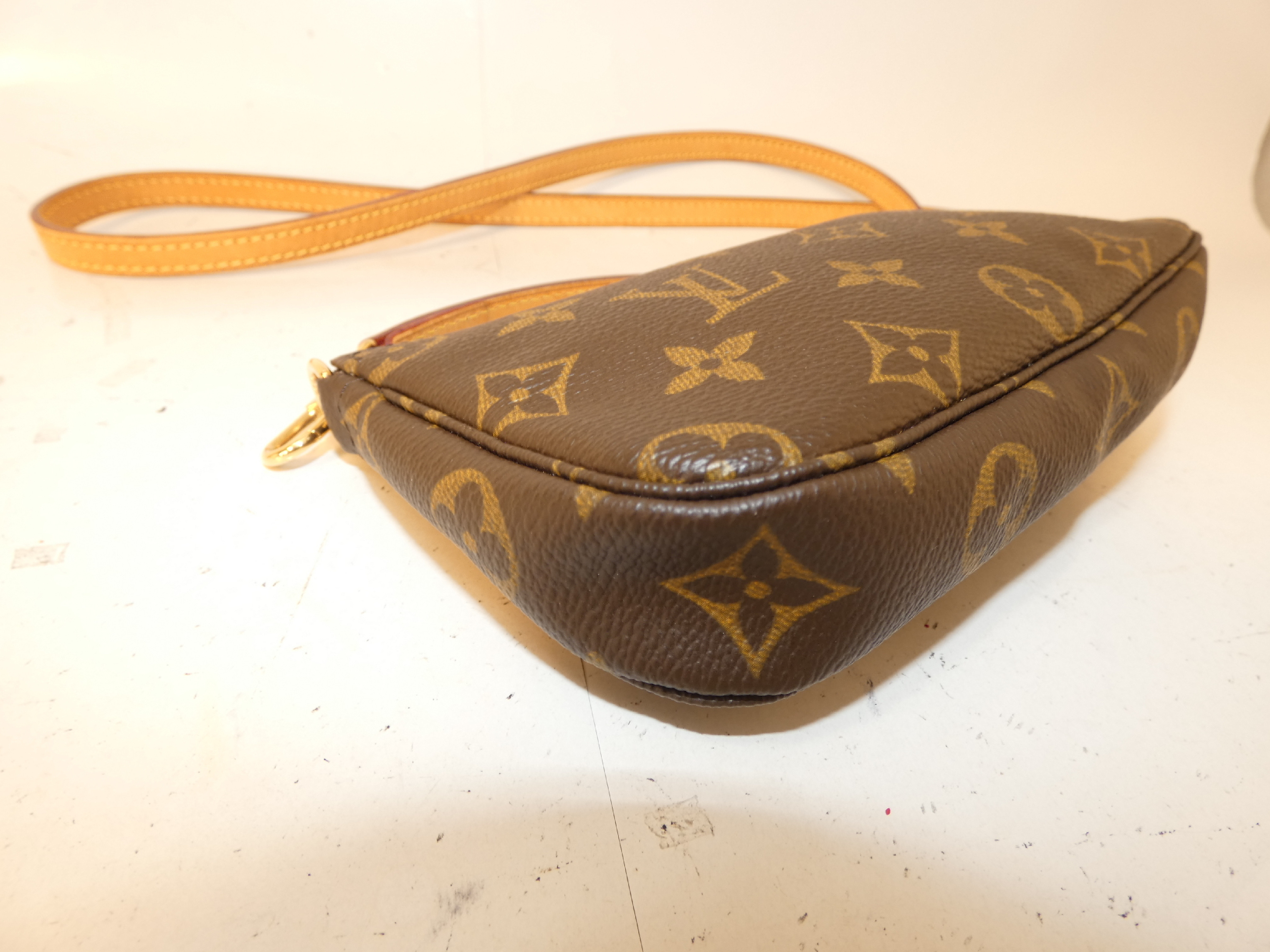 Accessoires Monogram Shoulder Pouch — view 6