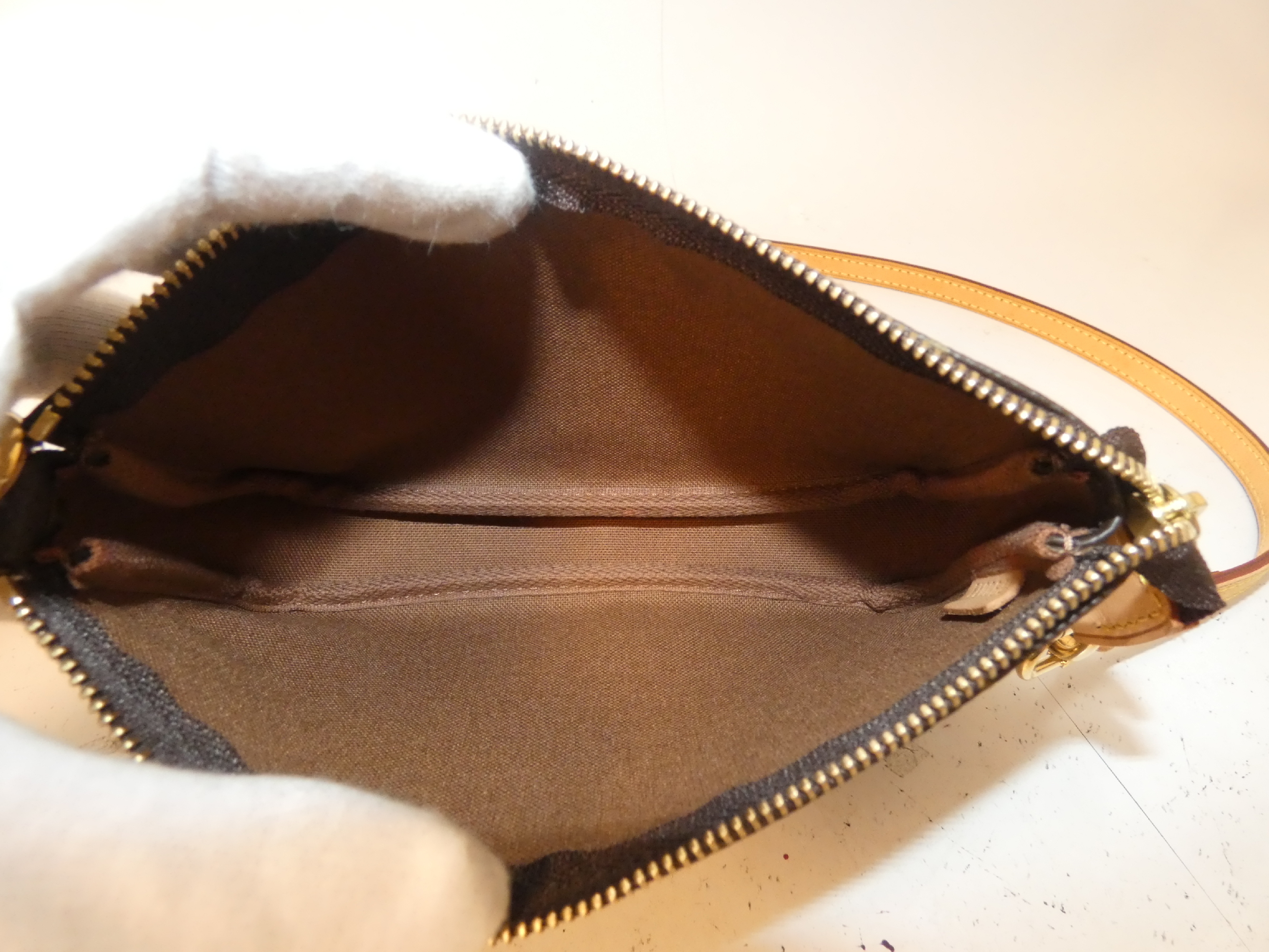 Accessoires Monogram Shoulder Pouch — view 8