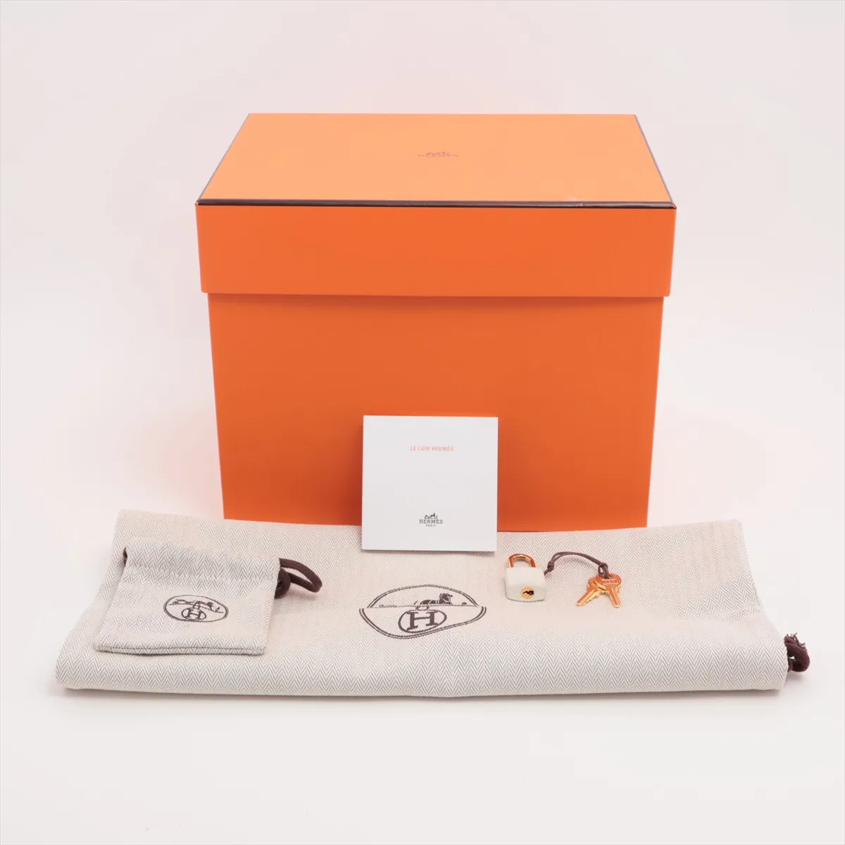 Hermès Picotin 18 PM Eclat Taurillon Clemence x Veau Swift New White x Sesame Gold Hardware K: 2025 — view 13