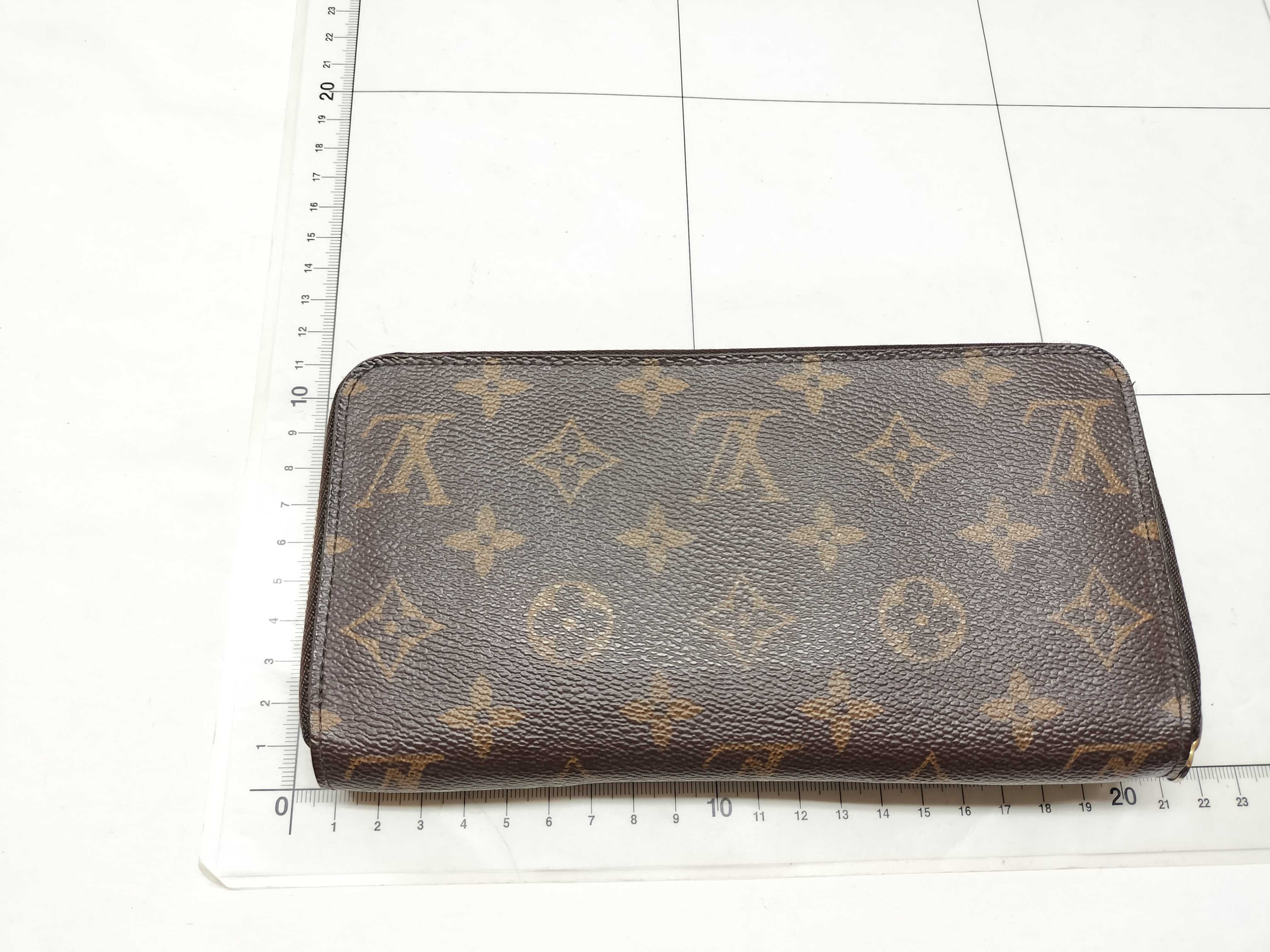 Monogram M60017 Zippy Wallet — view 2