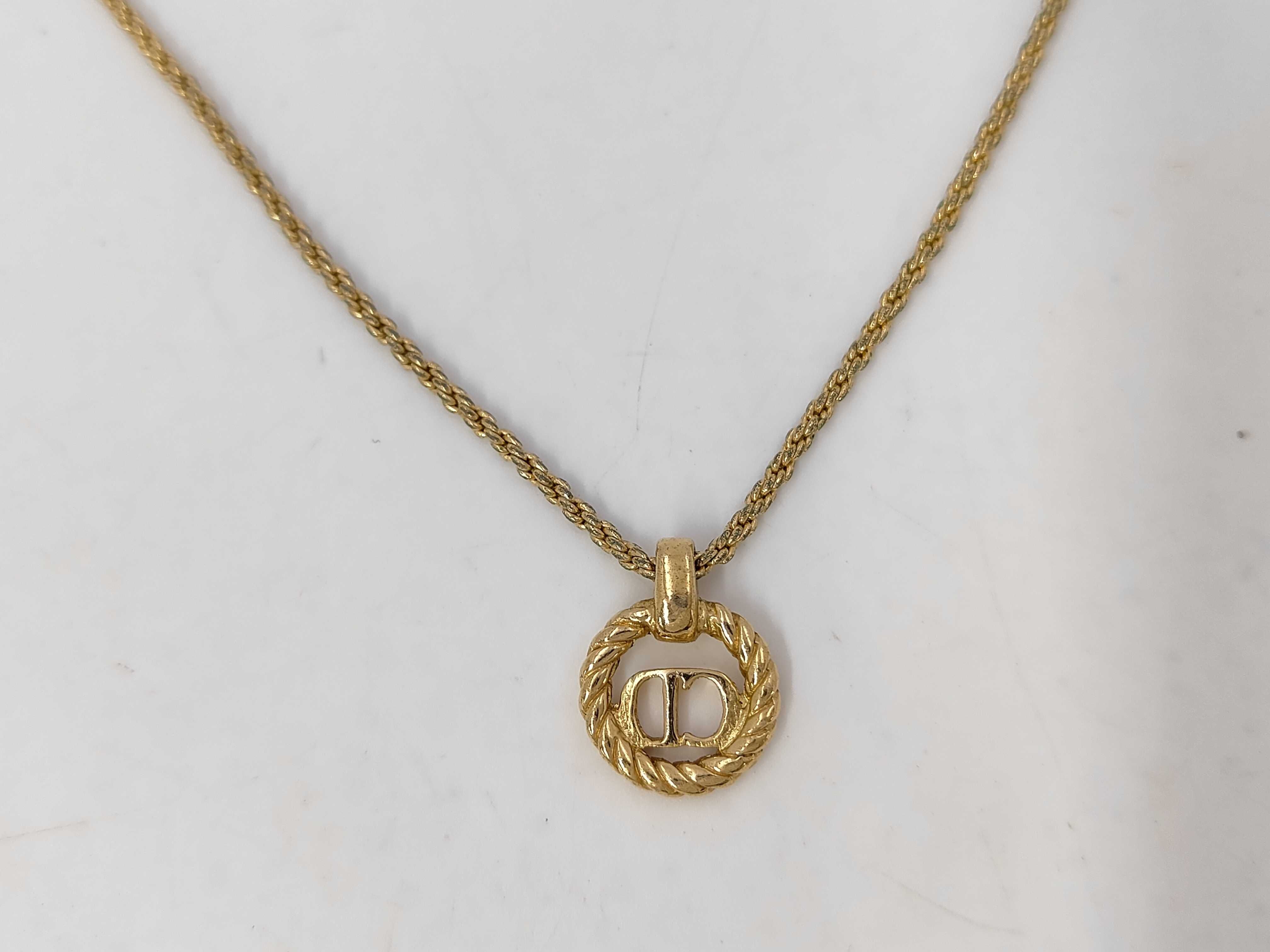 necklace — view 2