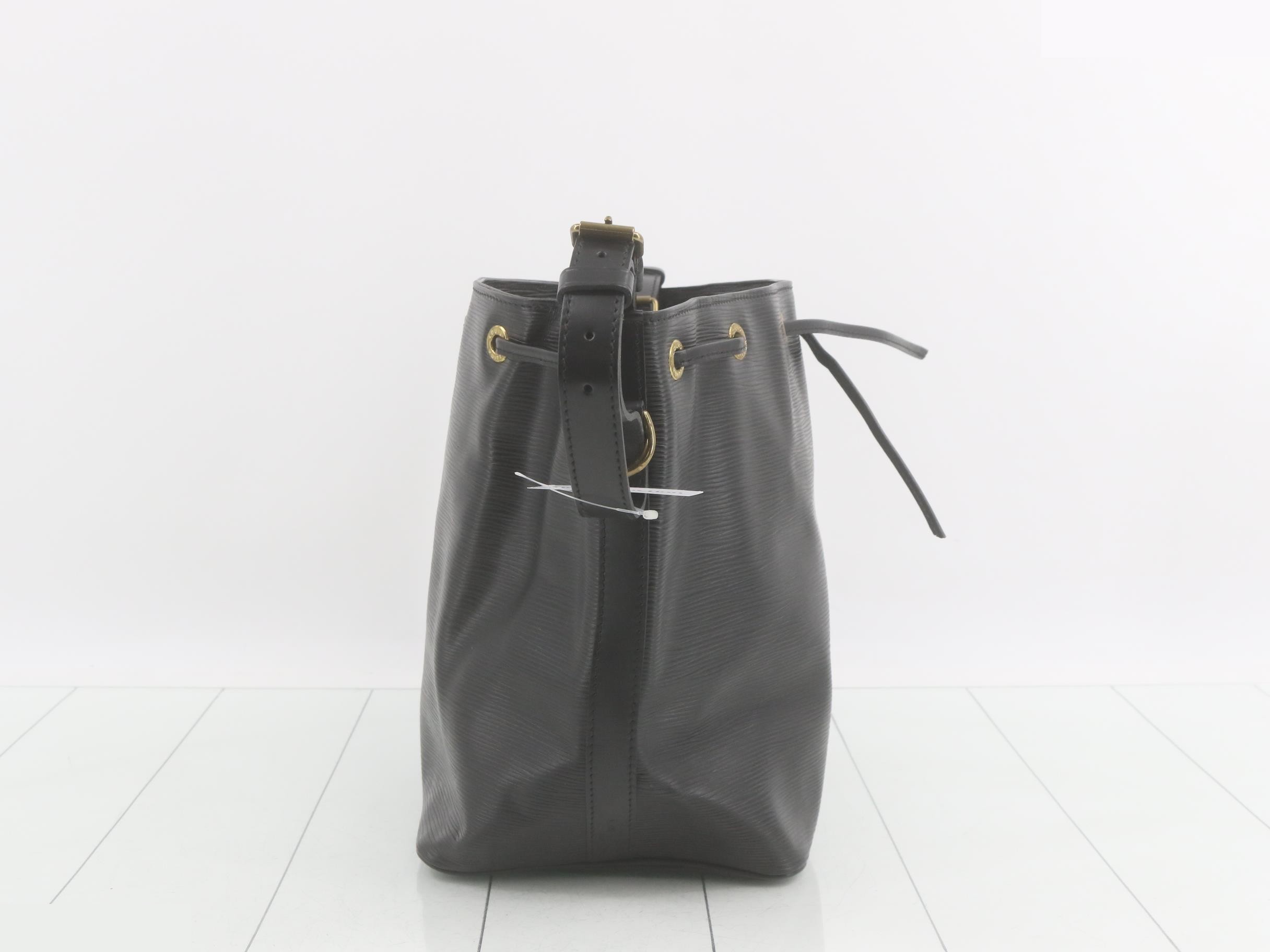 M44102 Epi Petit Noé Noir Shoulder Bag — view 4