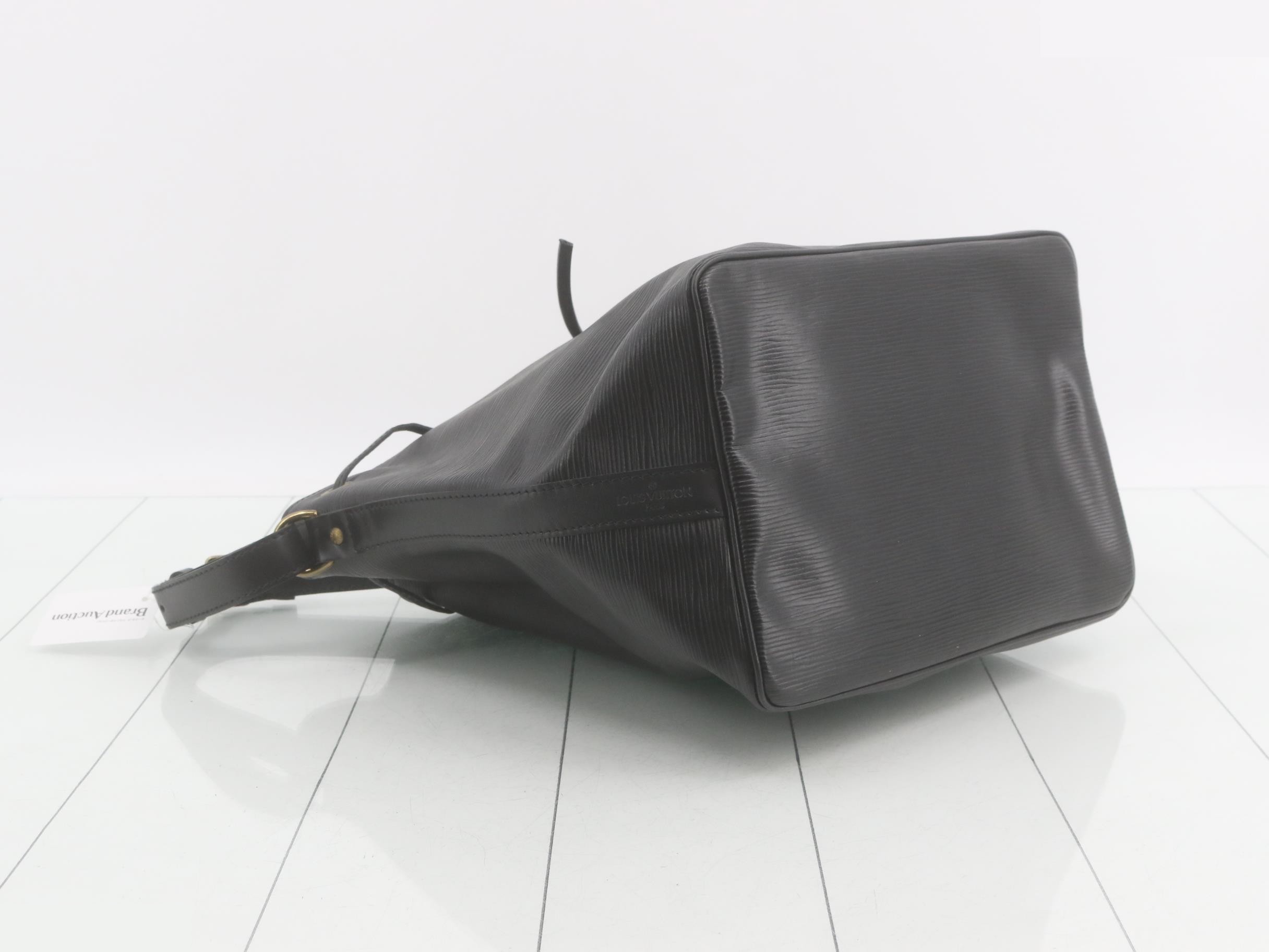 M44102 Epi Petit Noé Noir Shoulder Bag — view 5