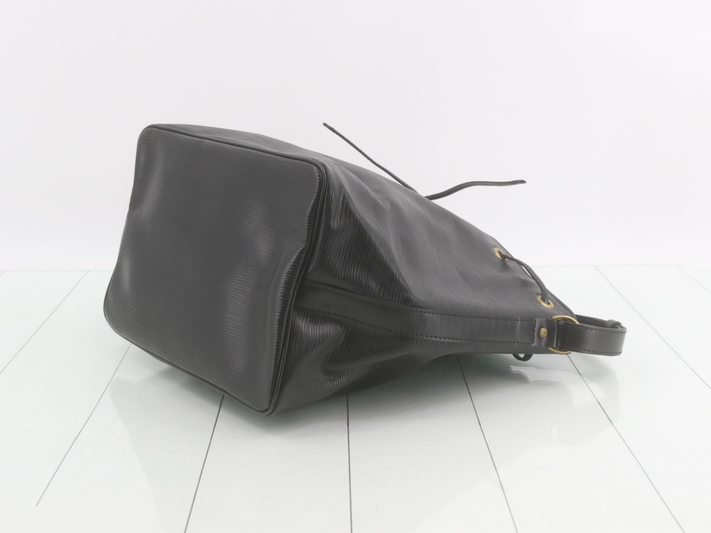 M44102 Epi Petit Noé Noir Shoulder Bag — view 6