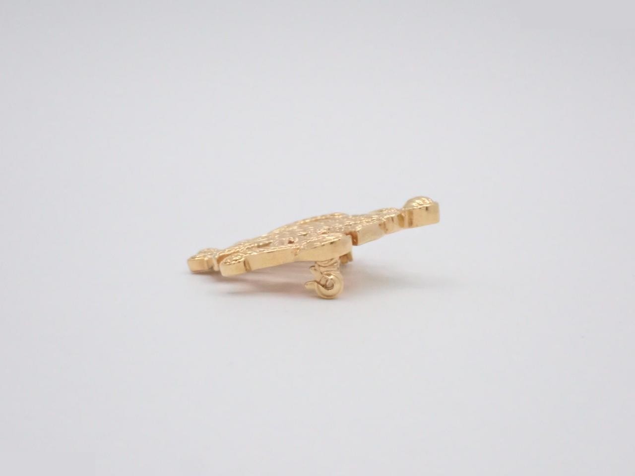 Gold brooch — view 3