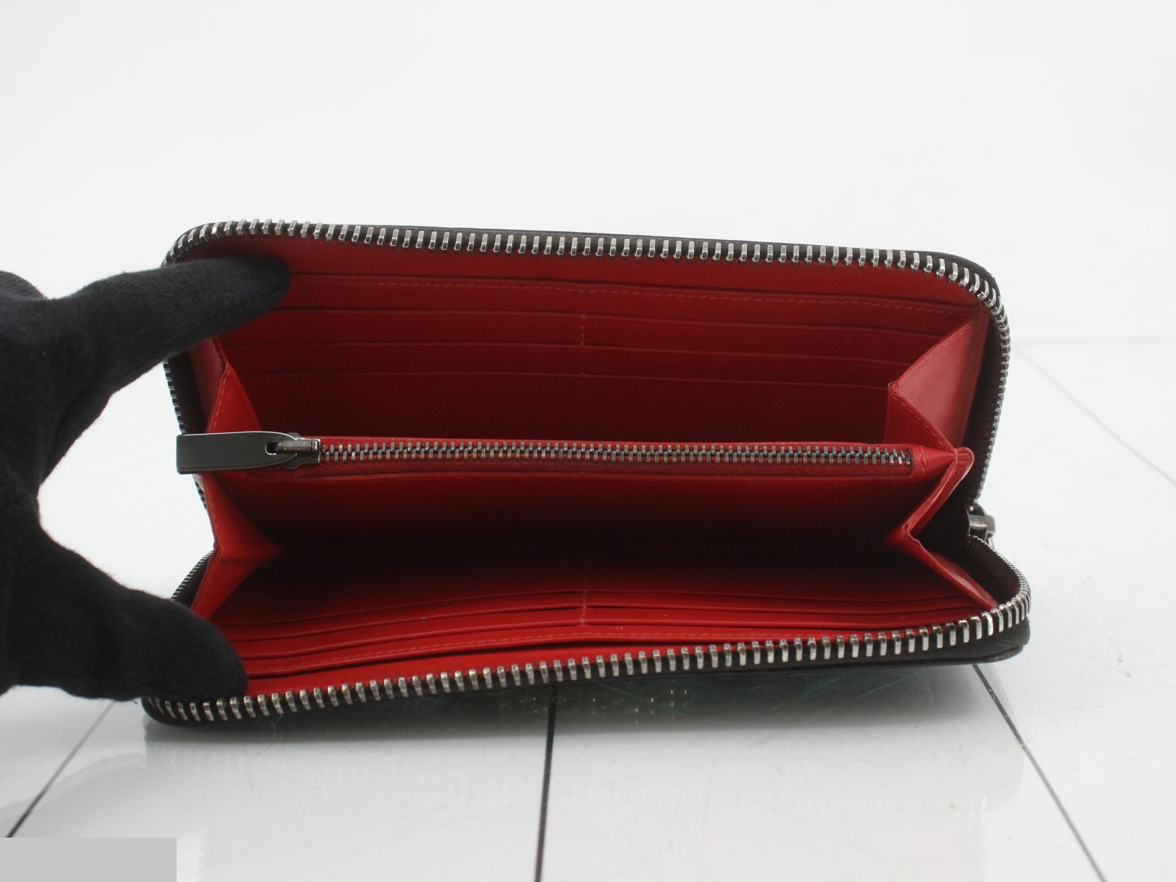 Other lines: Bags and Wallets — view 4