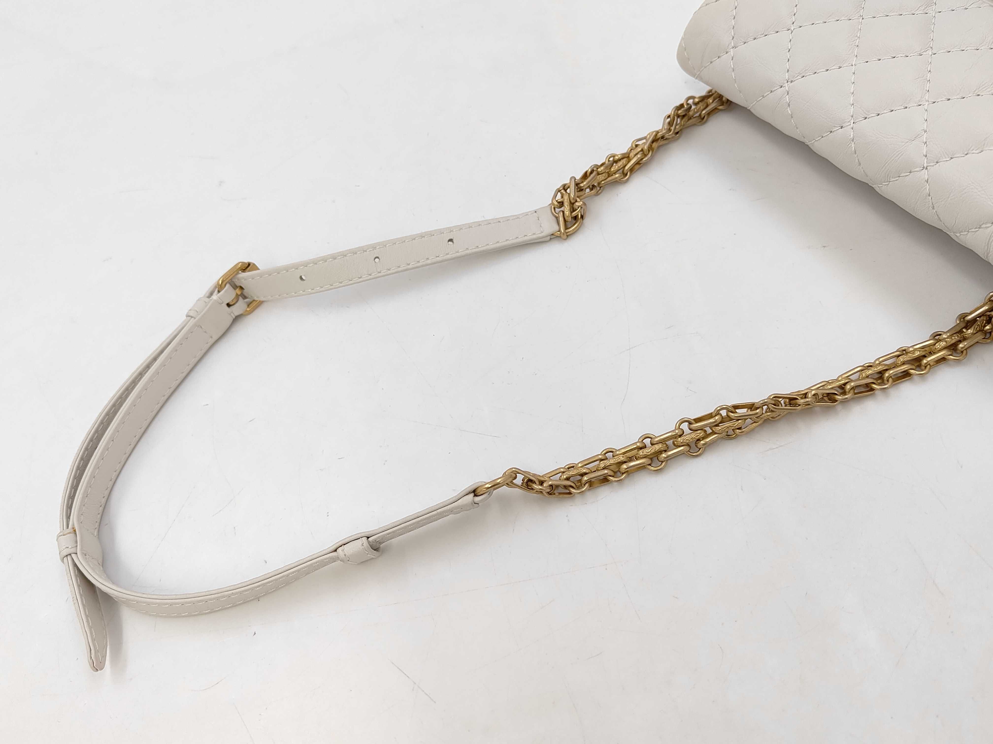 2.55 Turnlock Shoulder Bag — view 3