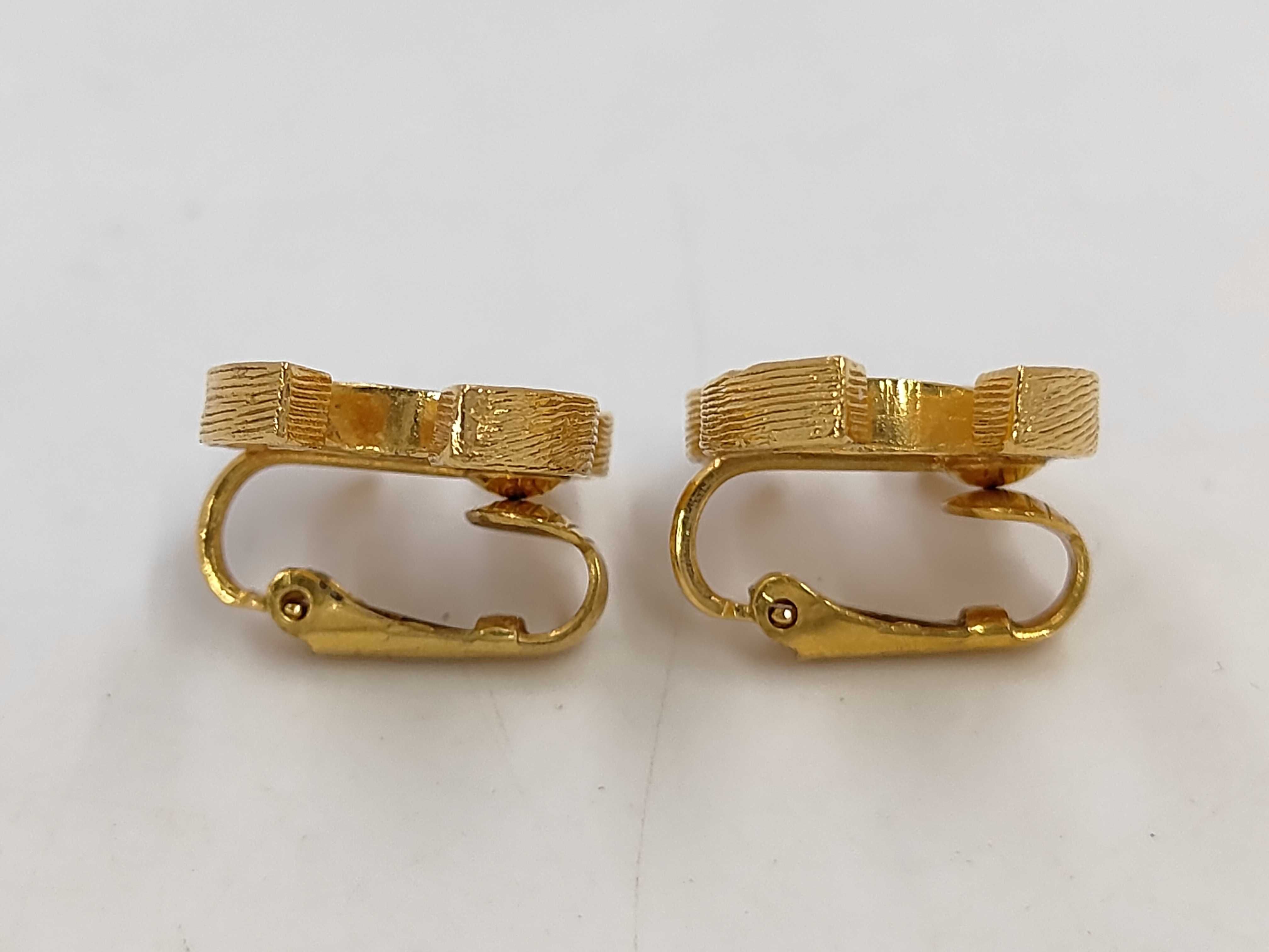 Earrings — view 3