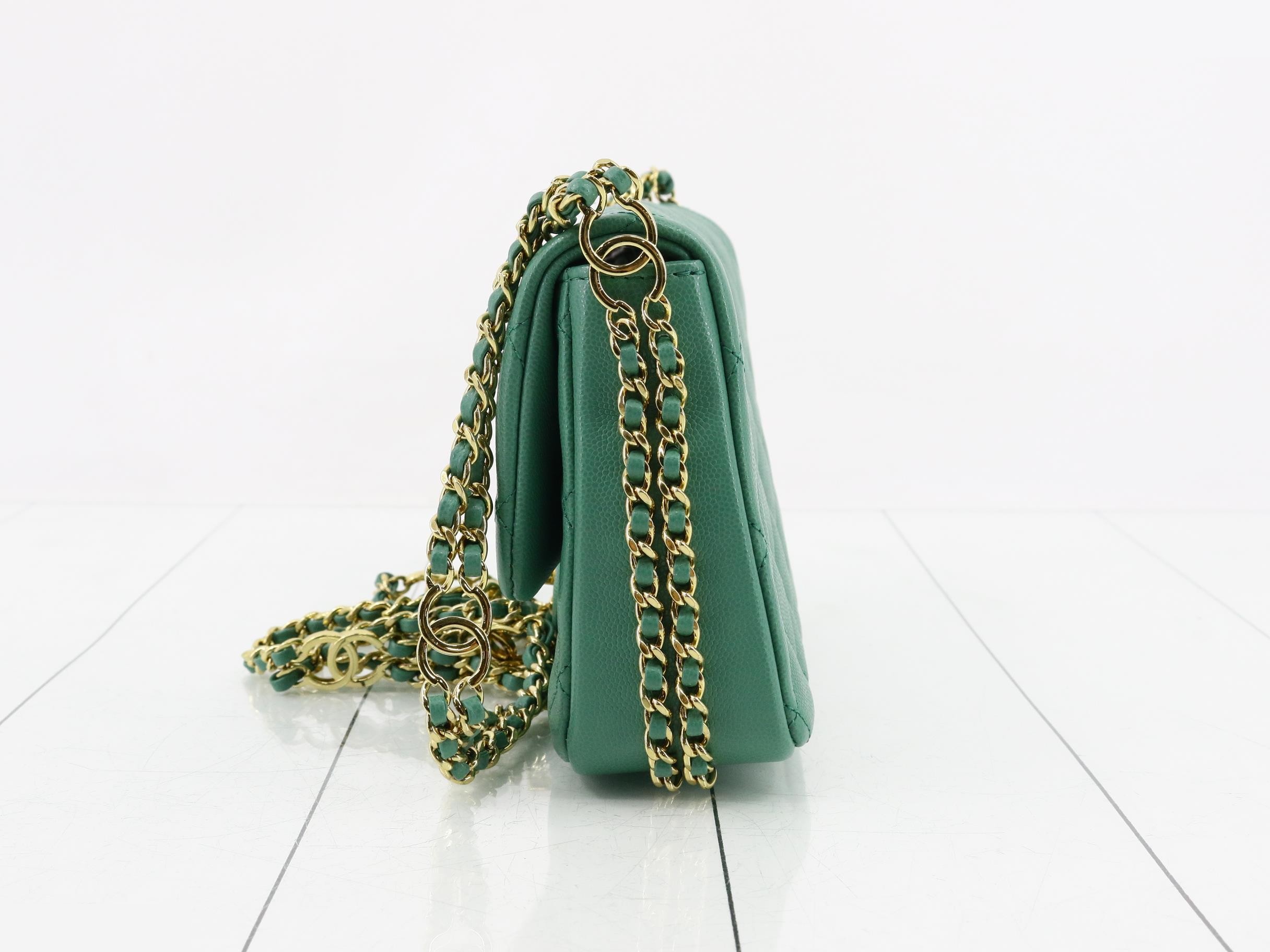 Single flap matelassé shoulder bag — view 3