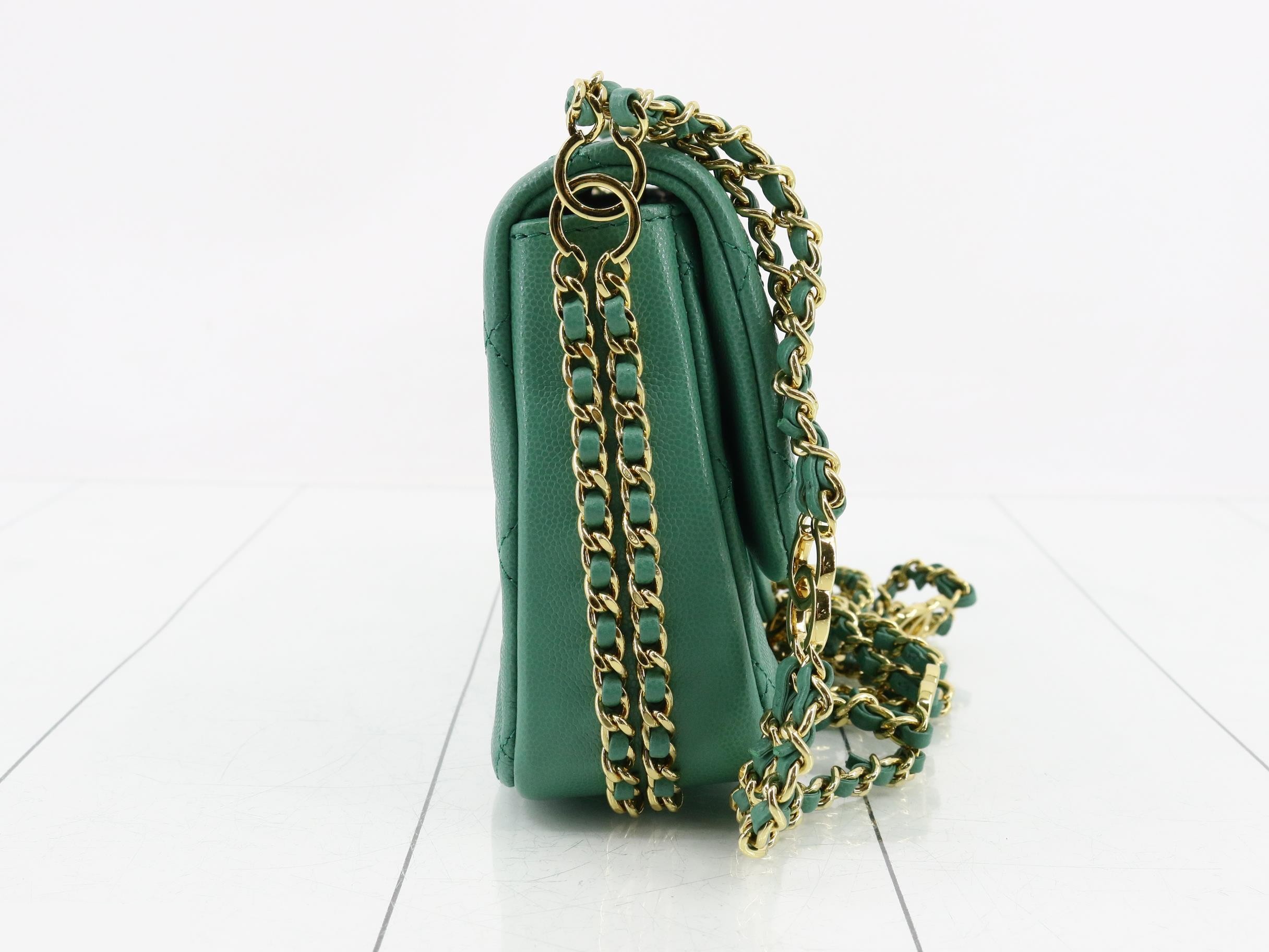 Single flap matelassé shoulder bag — view 4