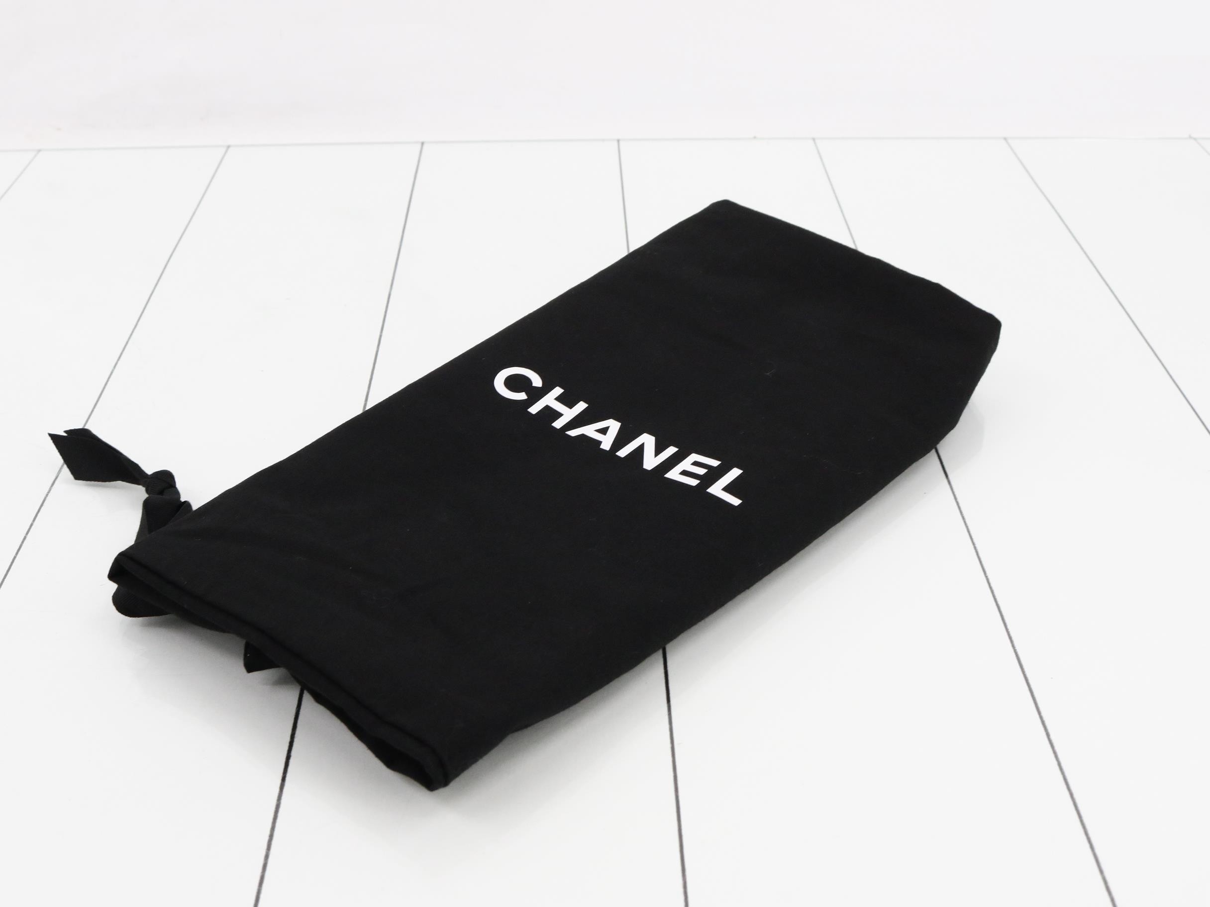 Single flap matelassé shoulder bag — view 7
