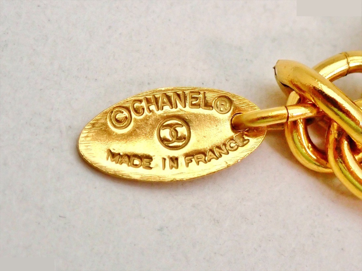 Engraved Matelassé Coco Mark — view 6