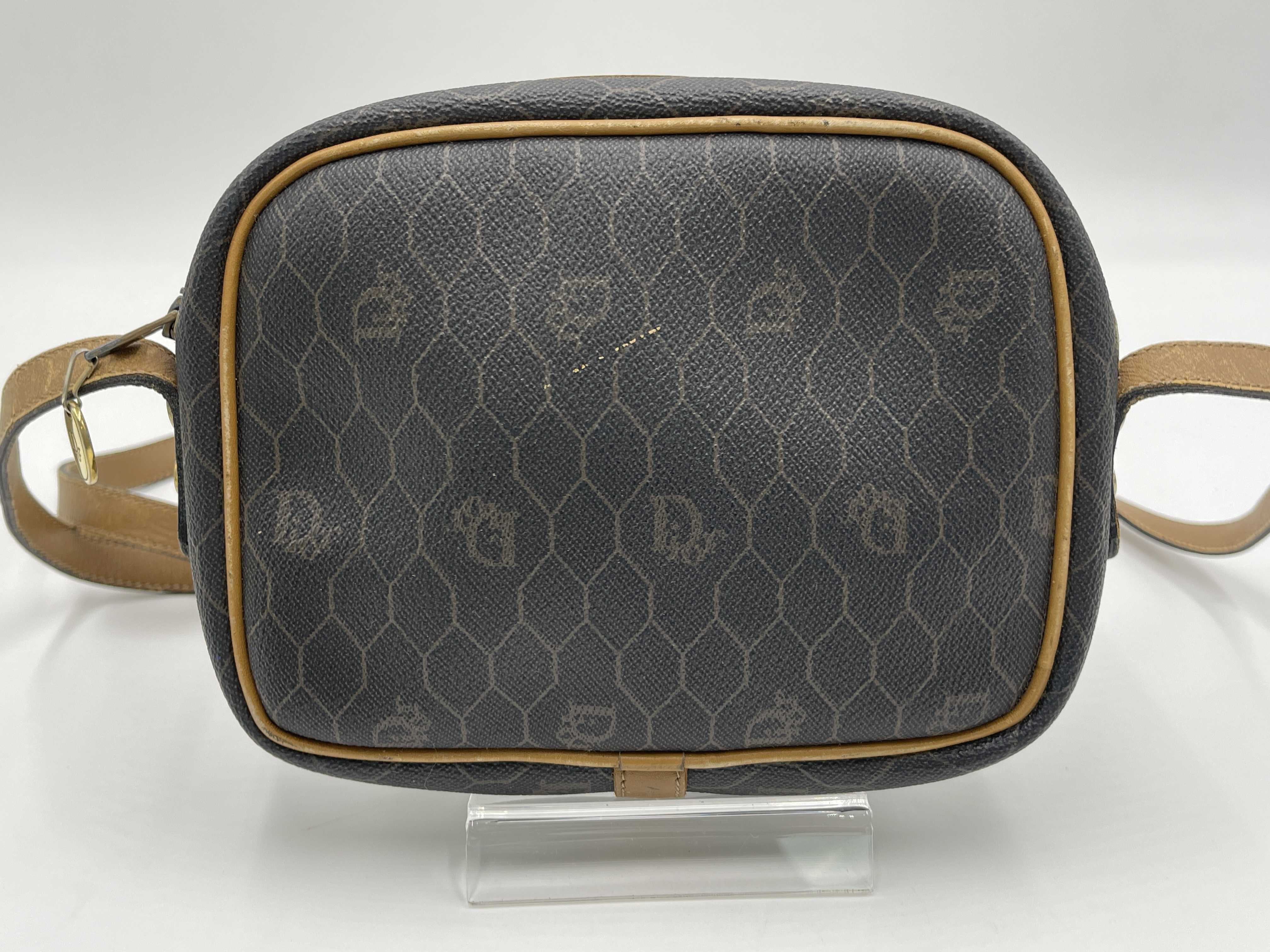honeycomb pattern PVC shoulder bag — view 2