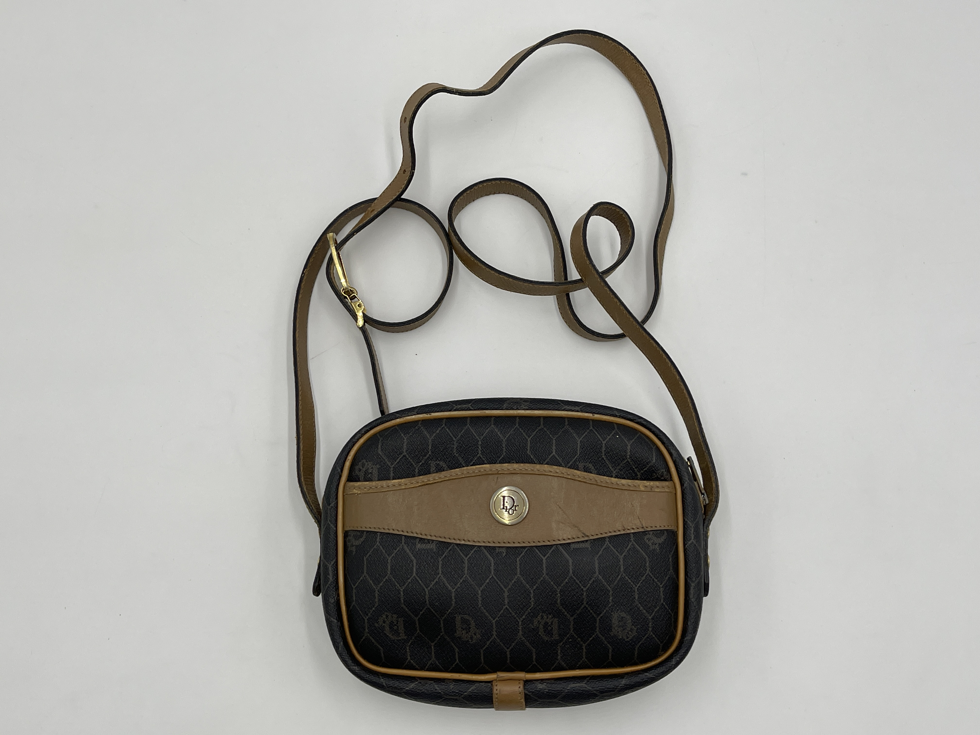 honeycomb pattern PVC shoulder bag — view 3