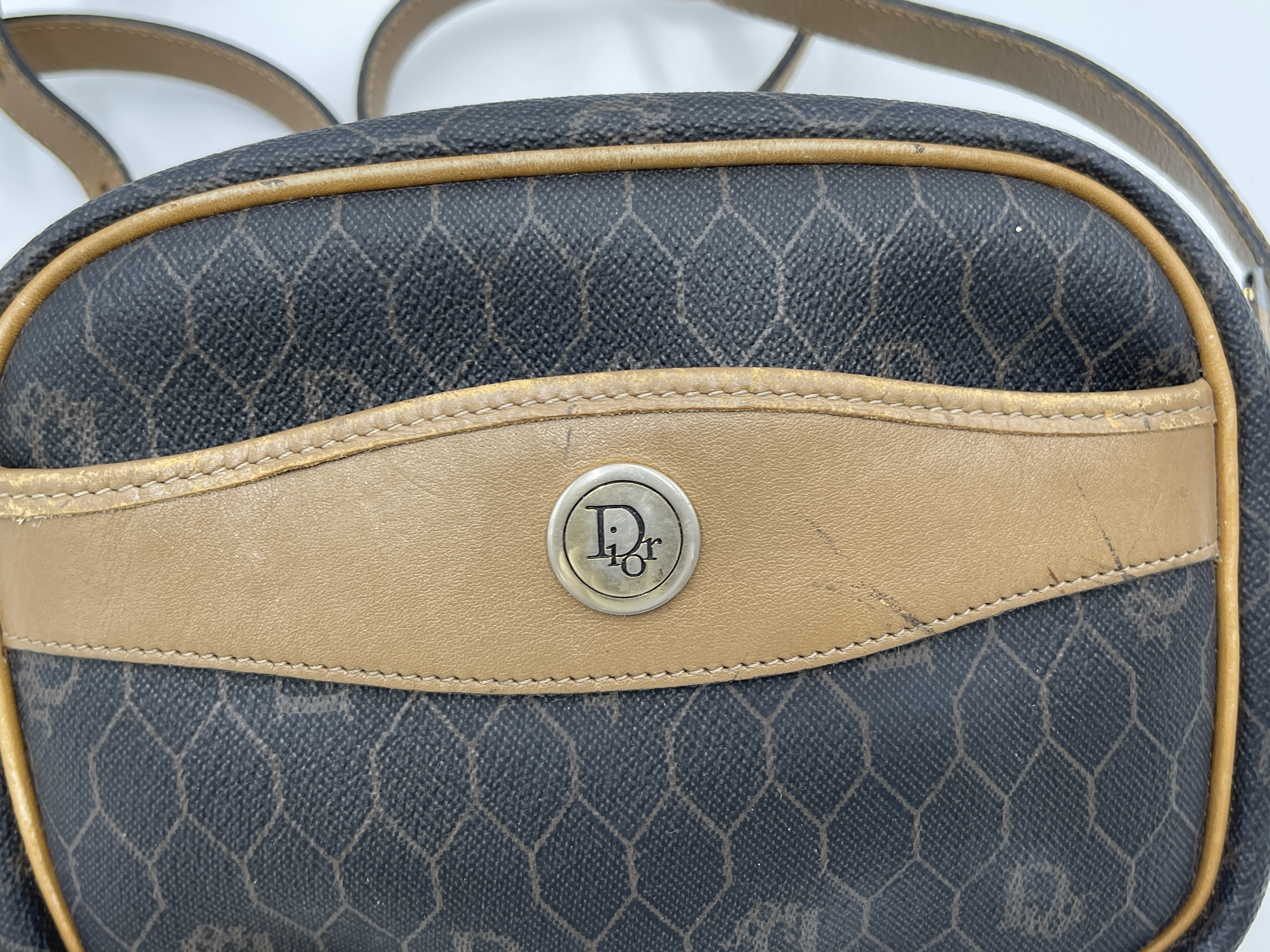 honeycomb pattern PVC shoulder bag — view 5