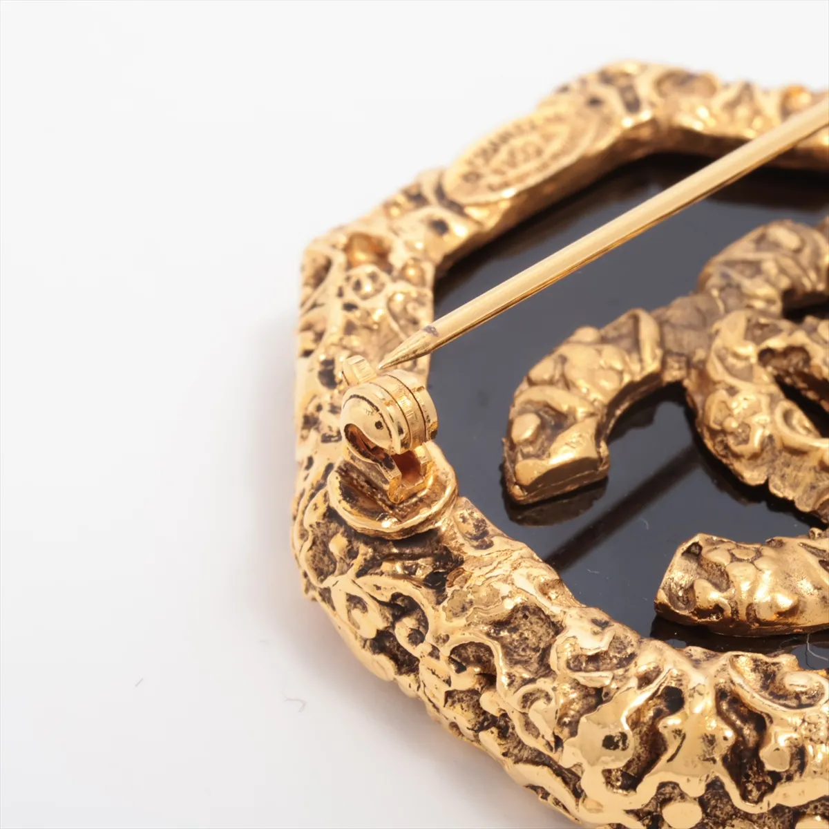 Coco Mark Brooch 93A GP Gold x Black — view 3