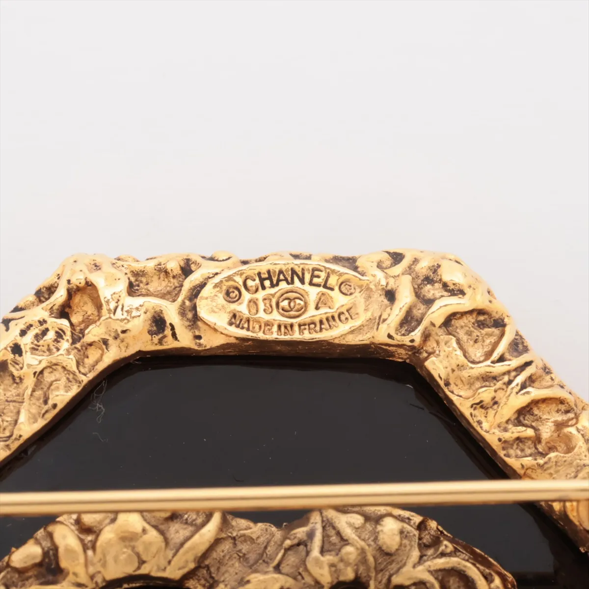 Coco Mark Brooch 93A GP Gold x Black — view 4