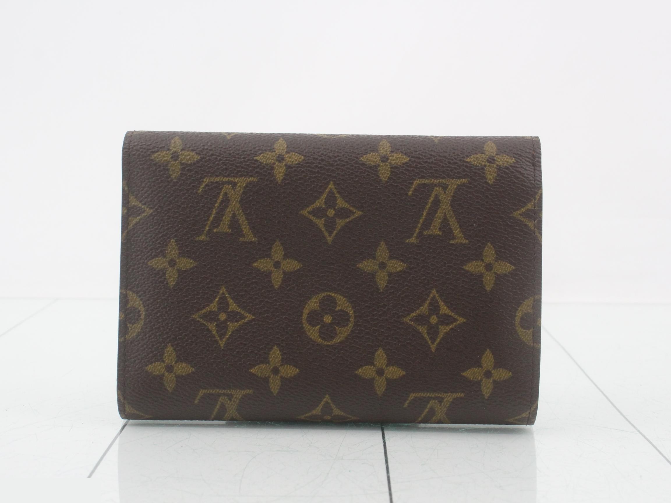 wallet — view 2