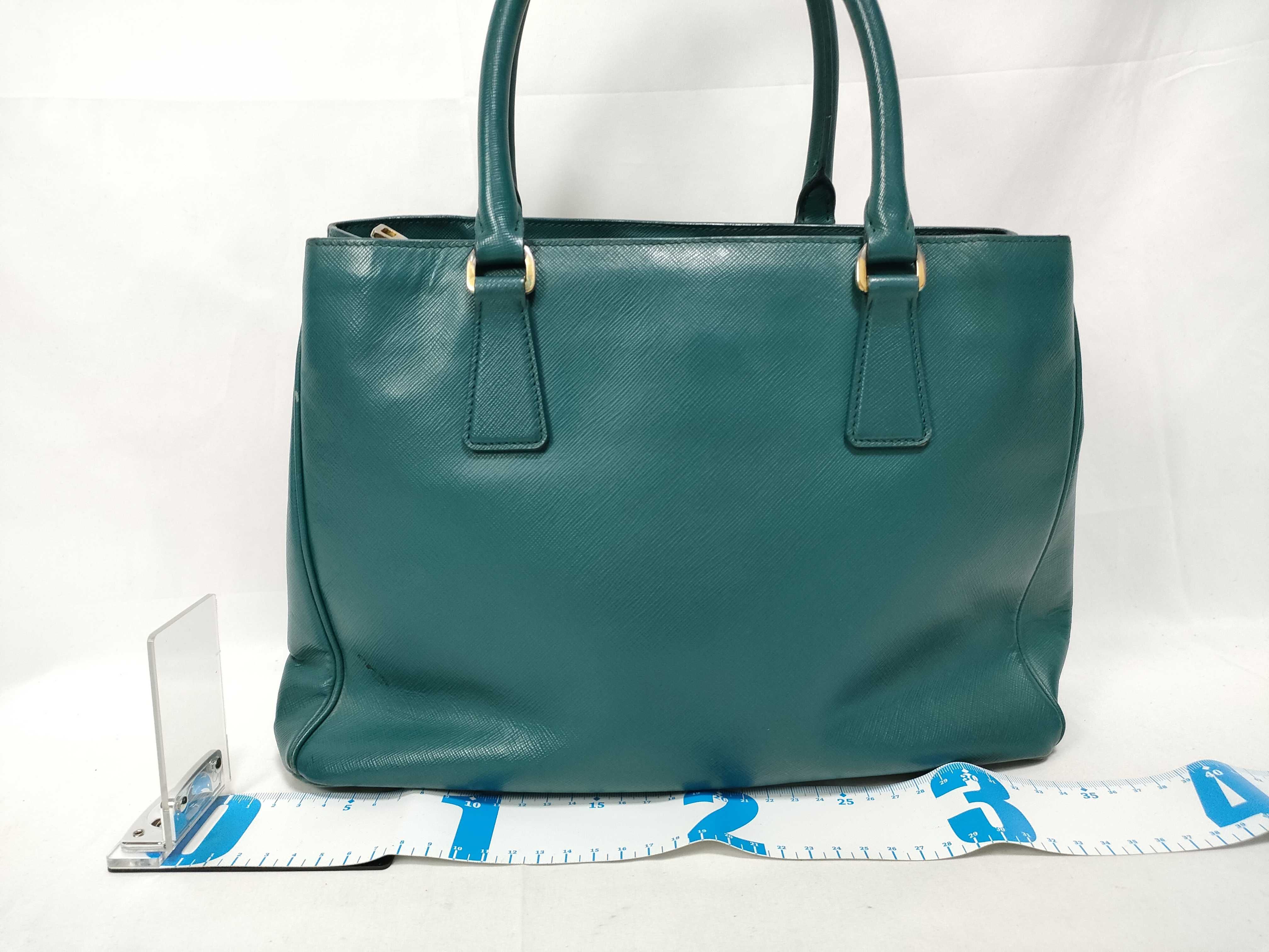handbag with white tag. — view 2