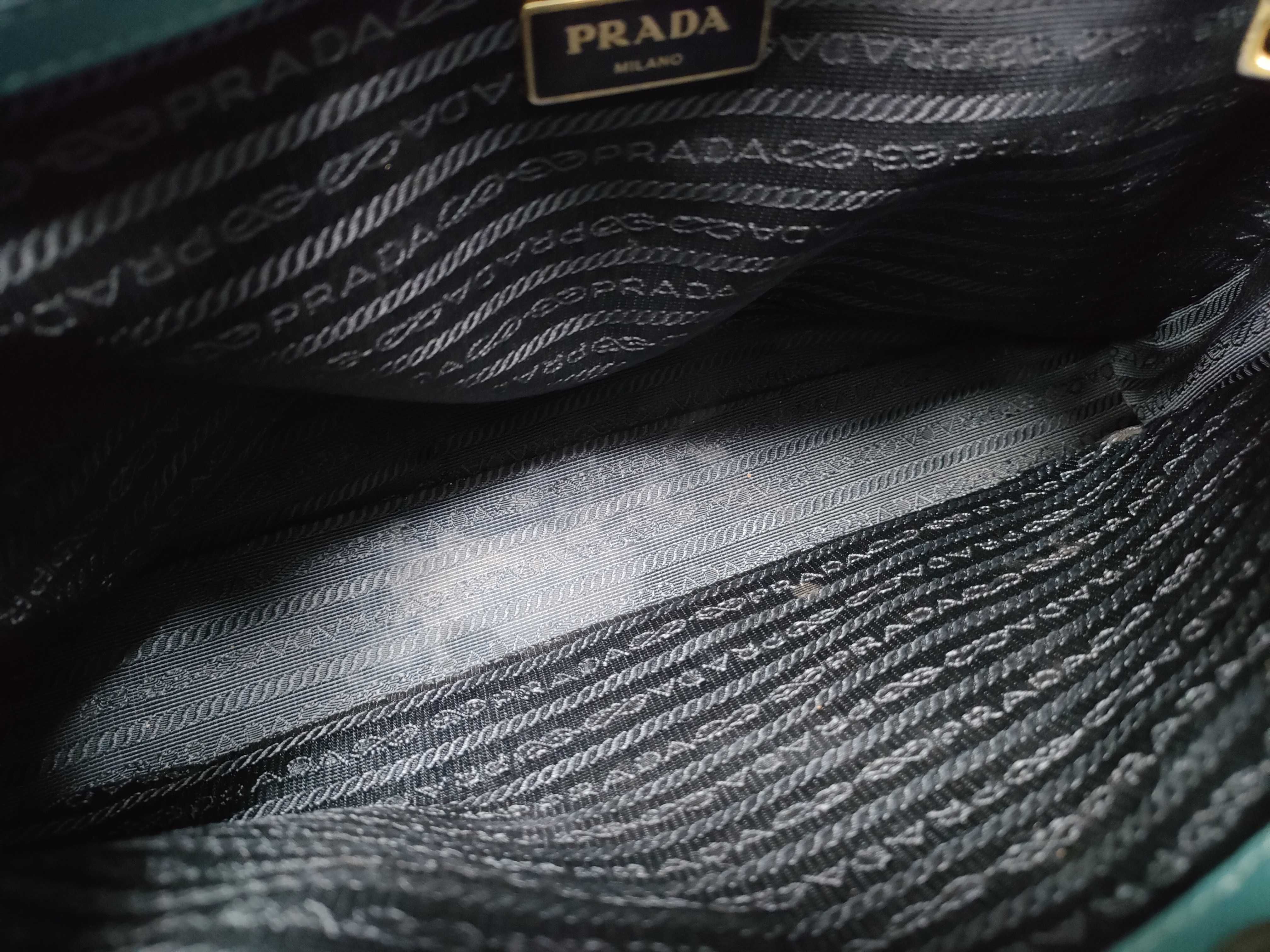 handbag with white tag. — view 15