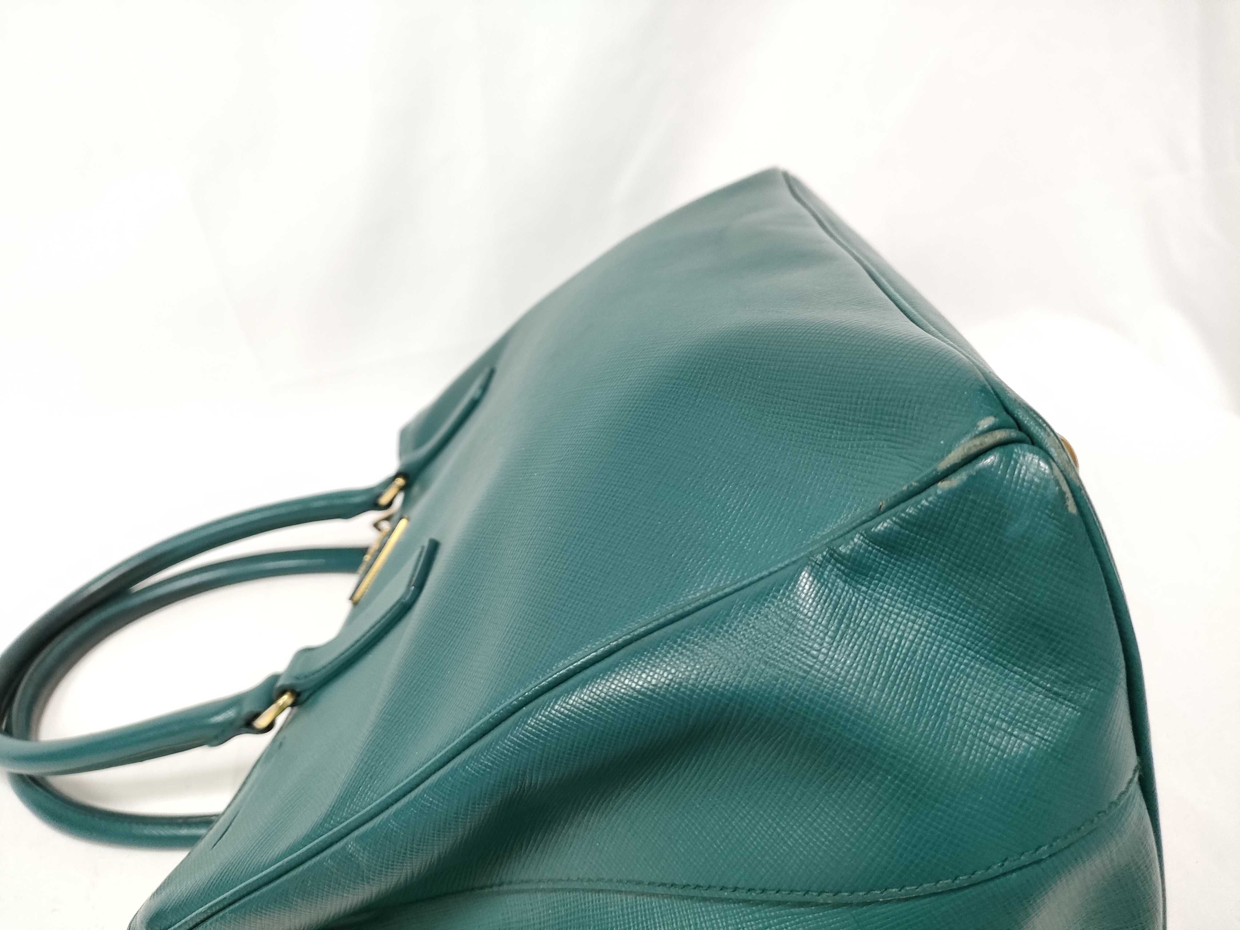 handbag with white tag. — view 6
