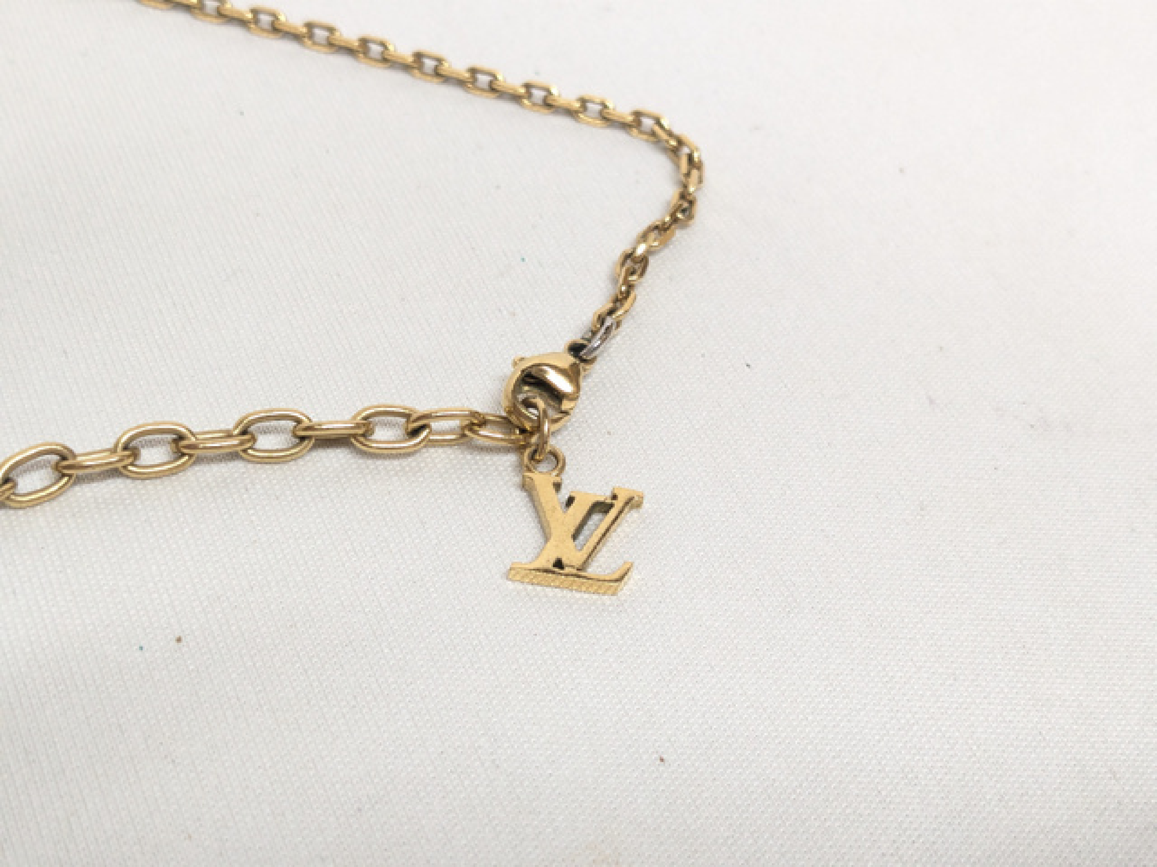 Vuitton Collier Gamble Necklace, chain approximately 42cm. — view 3