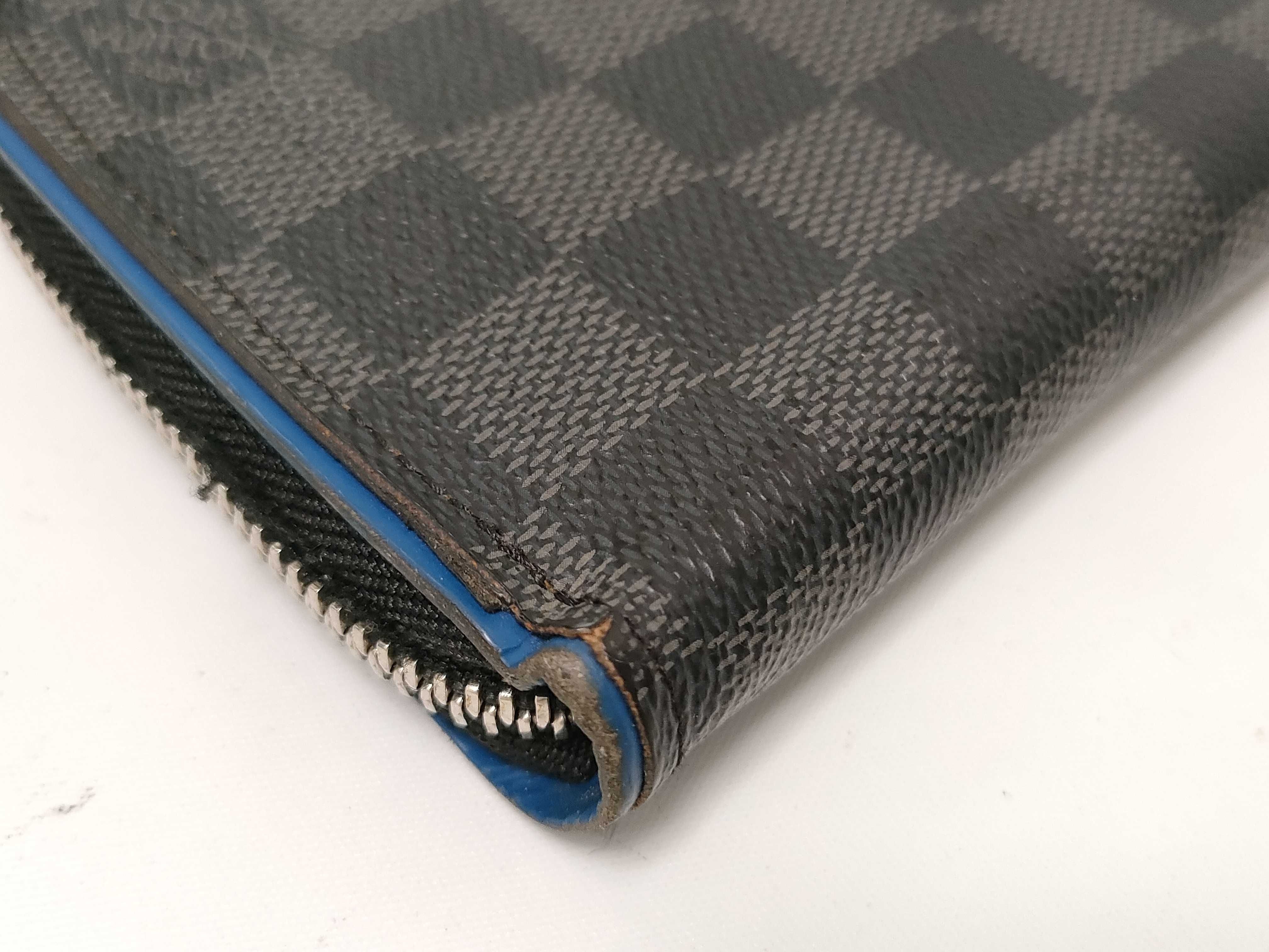 Damier Graphite Zippy Wallet N64436 Long Wallet with Initial Engraving — view 3